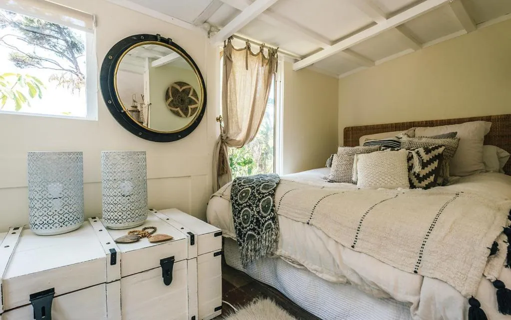 Bed in Waiheke Island Motel