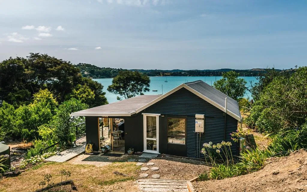 Property building in Waiheke Island Motel
