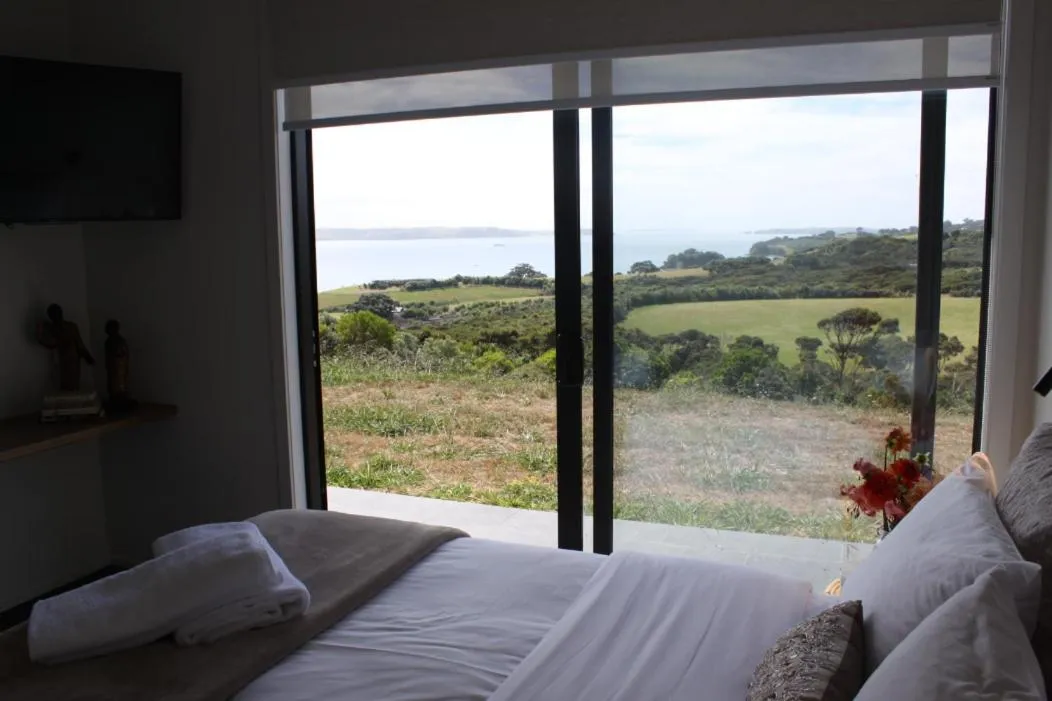 Bed in Waiheke Island Motel