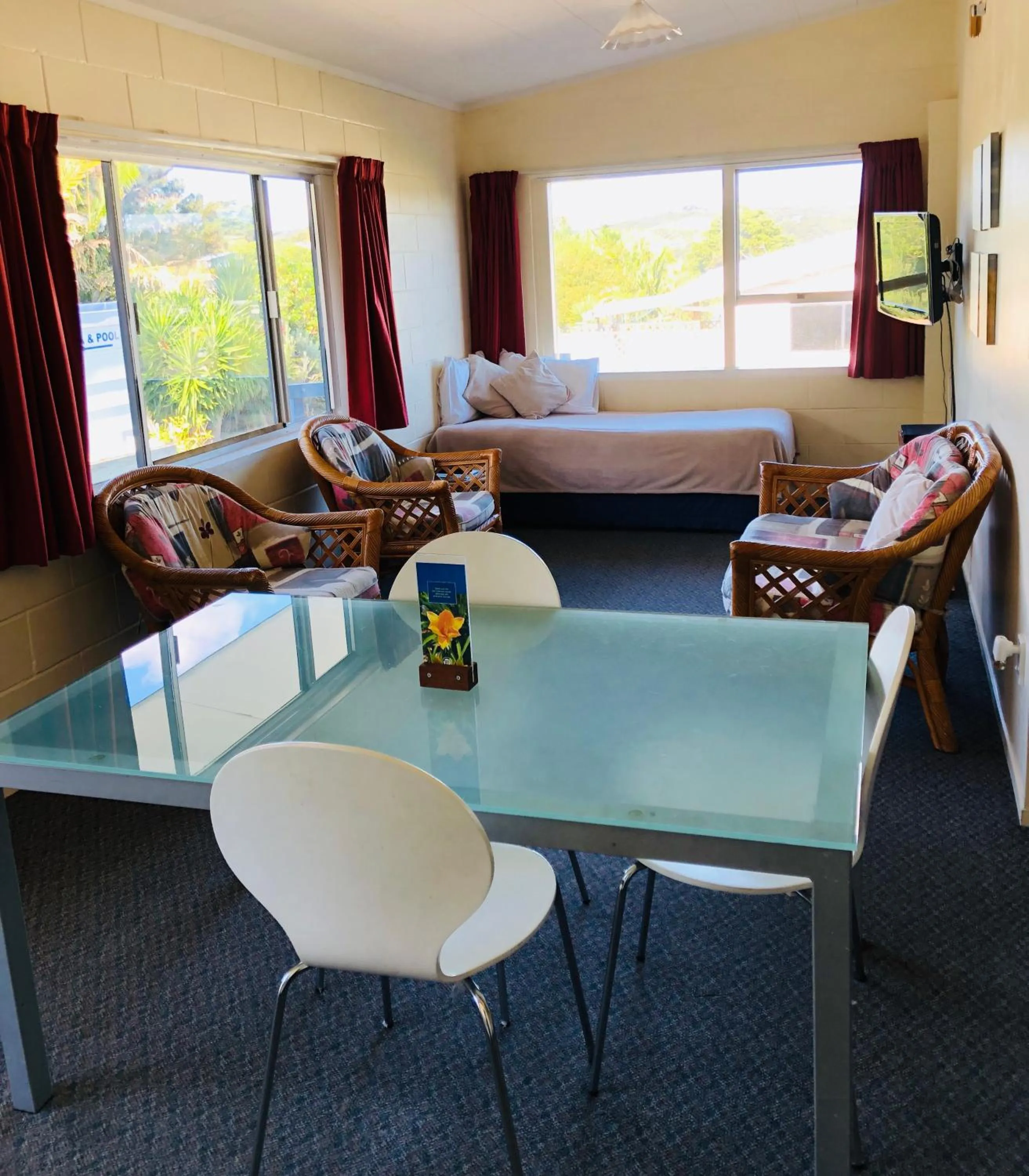 Bed in Waiheke Island Motel