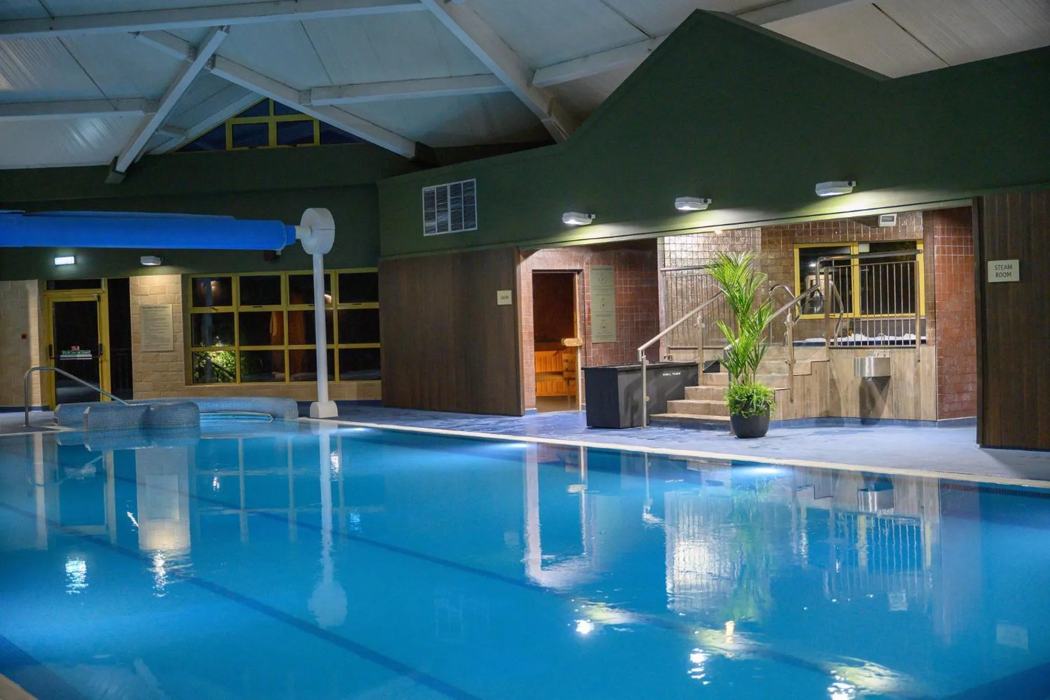 Swimming pool in Newtown Park Hotel