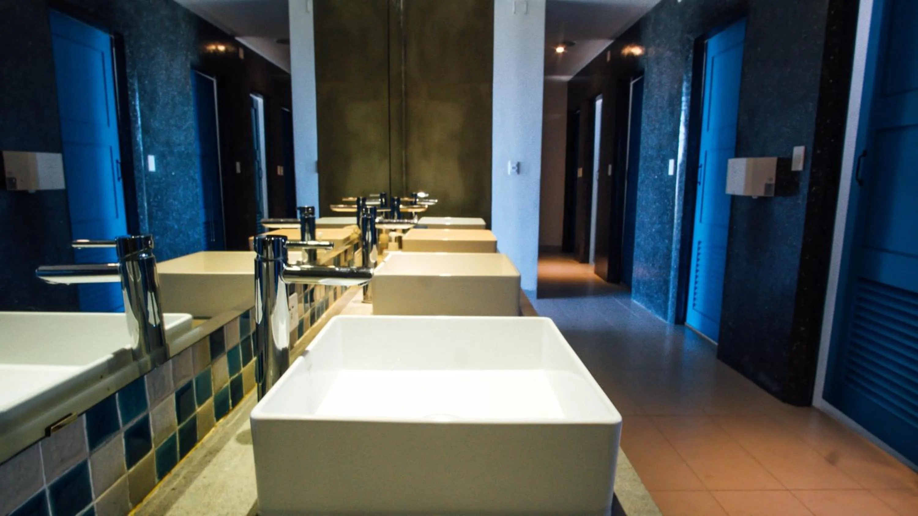 Bathroom in Mad Monkey Hoi An