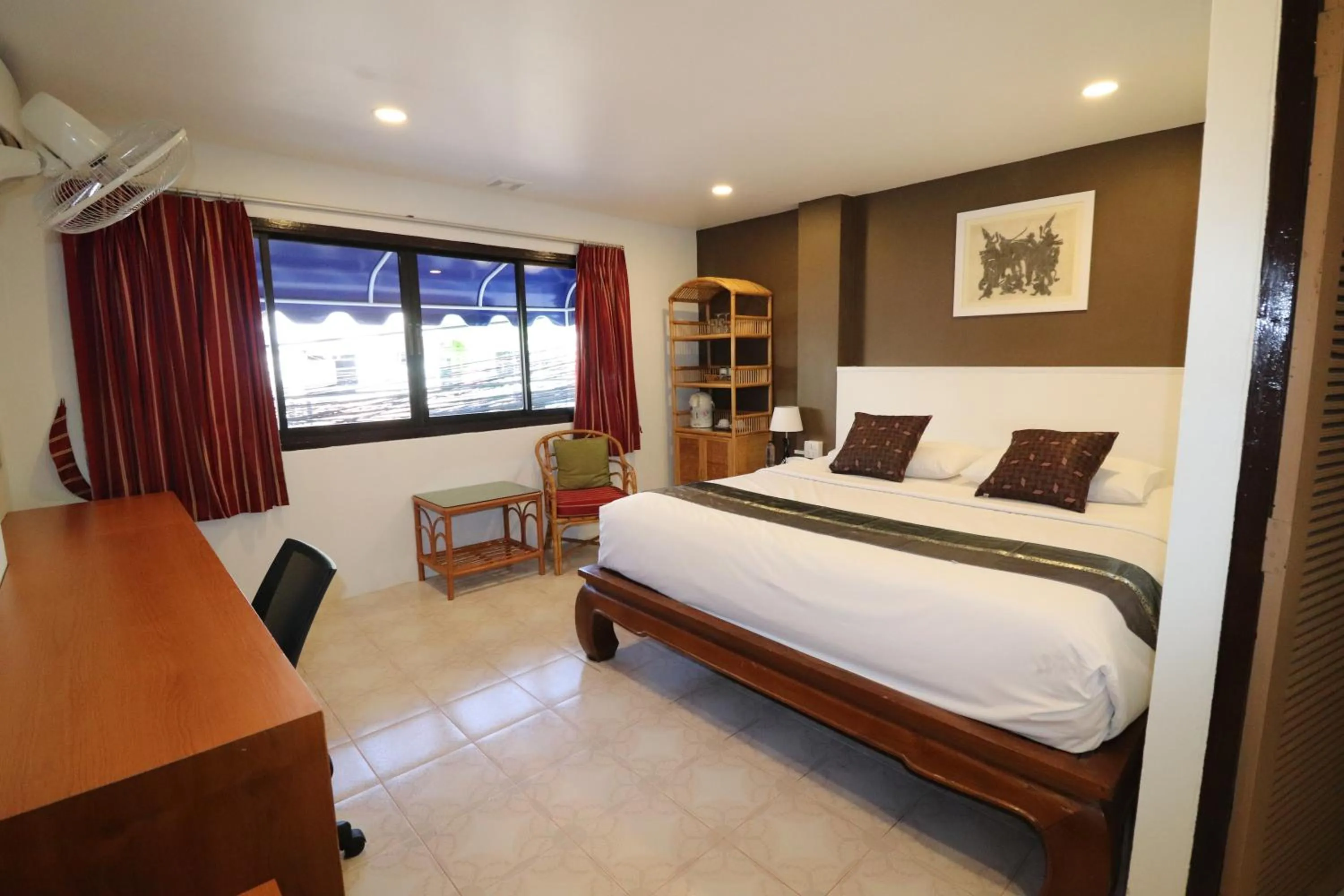 Bed in Summer Breeze Hotel