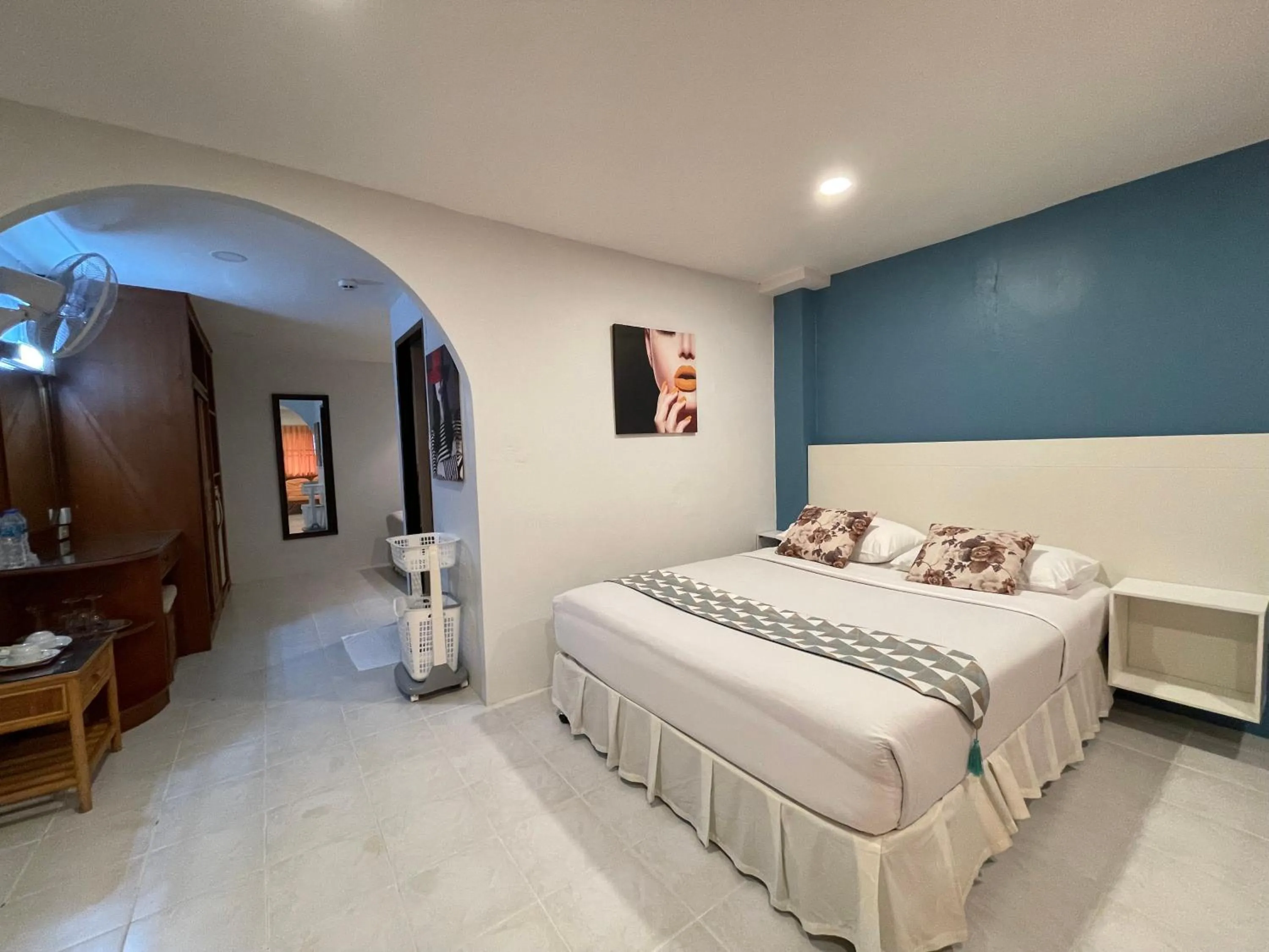 Bed in Summer Breeze Hotel