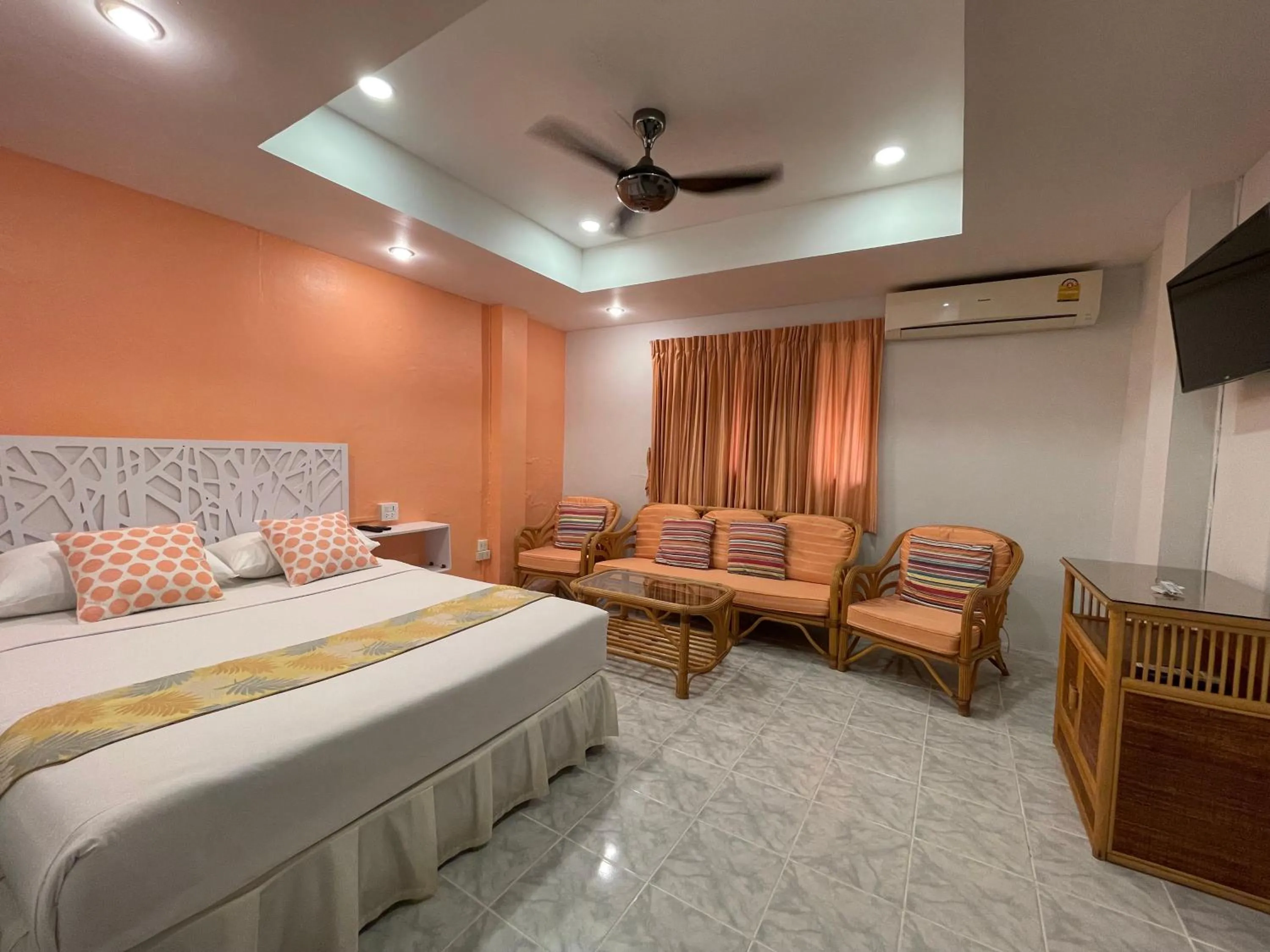 Bed in Summer Breeze Hotel