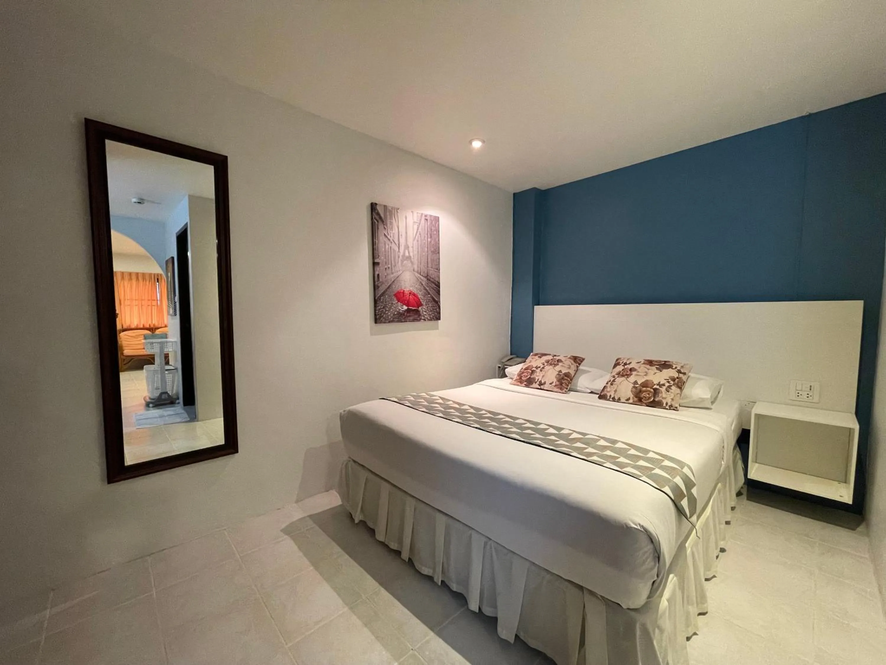 Bed in Summer Breeze Hotel