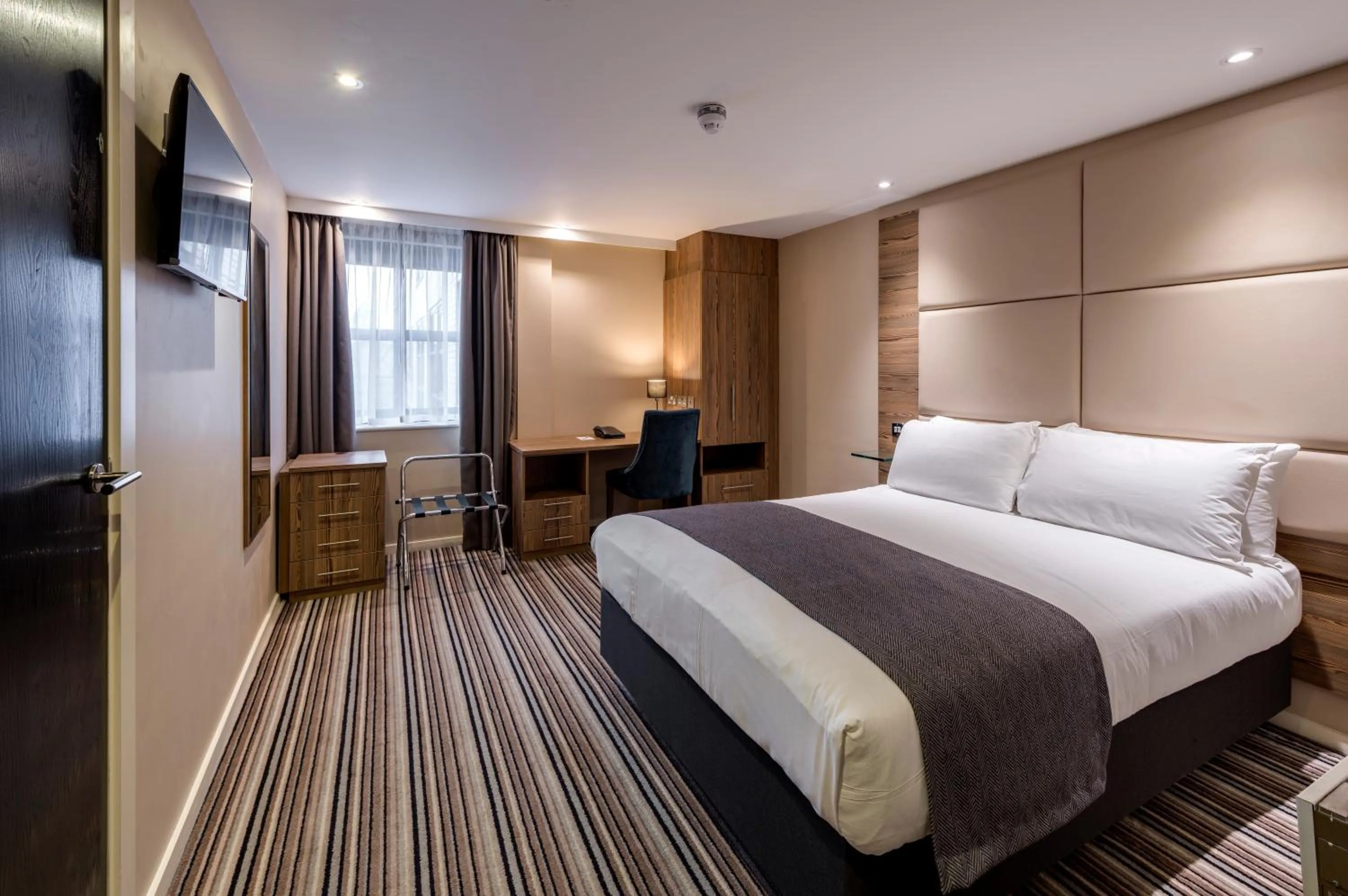 Photo of the whole room, Bed in Holiday Inn York City Centre by IHG