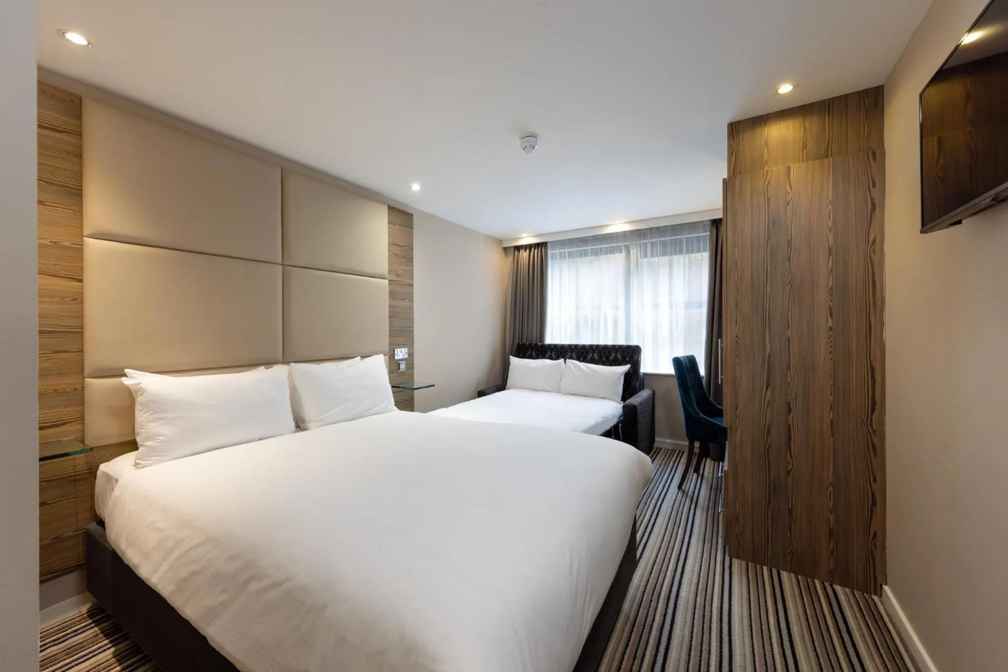 Photo of the whole room, Bed in Holiday Inn York City Centre by IHG