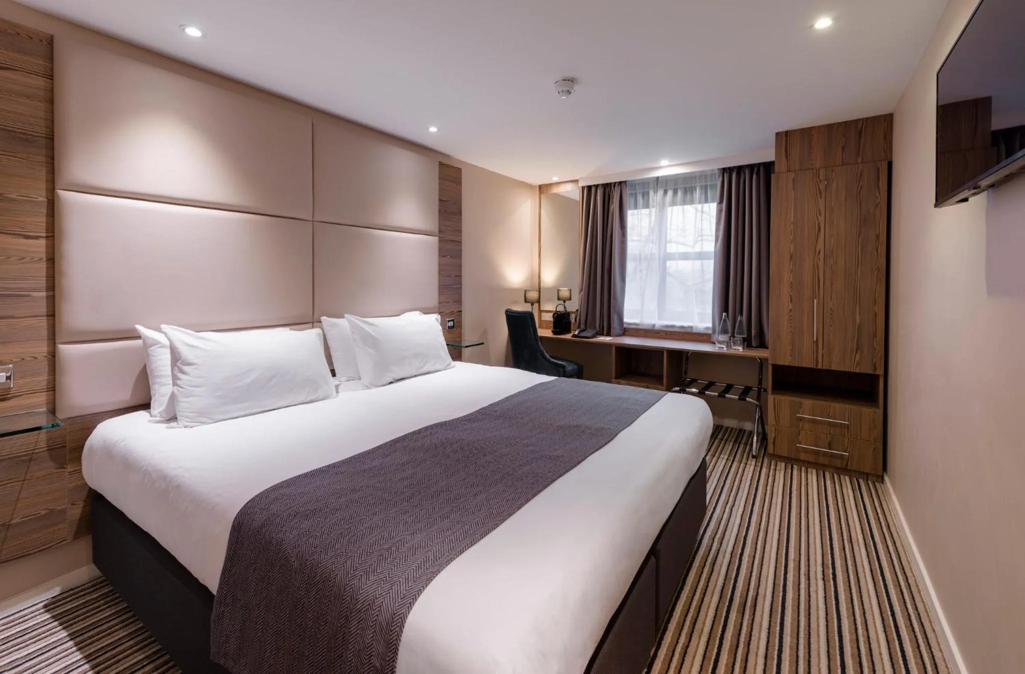 Photo of the whole room, Bed in Holiday Inn York City Centre by IHG