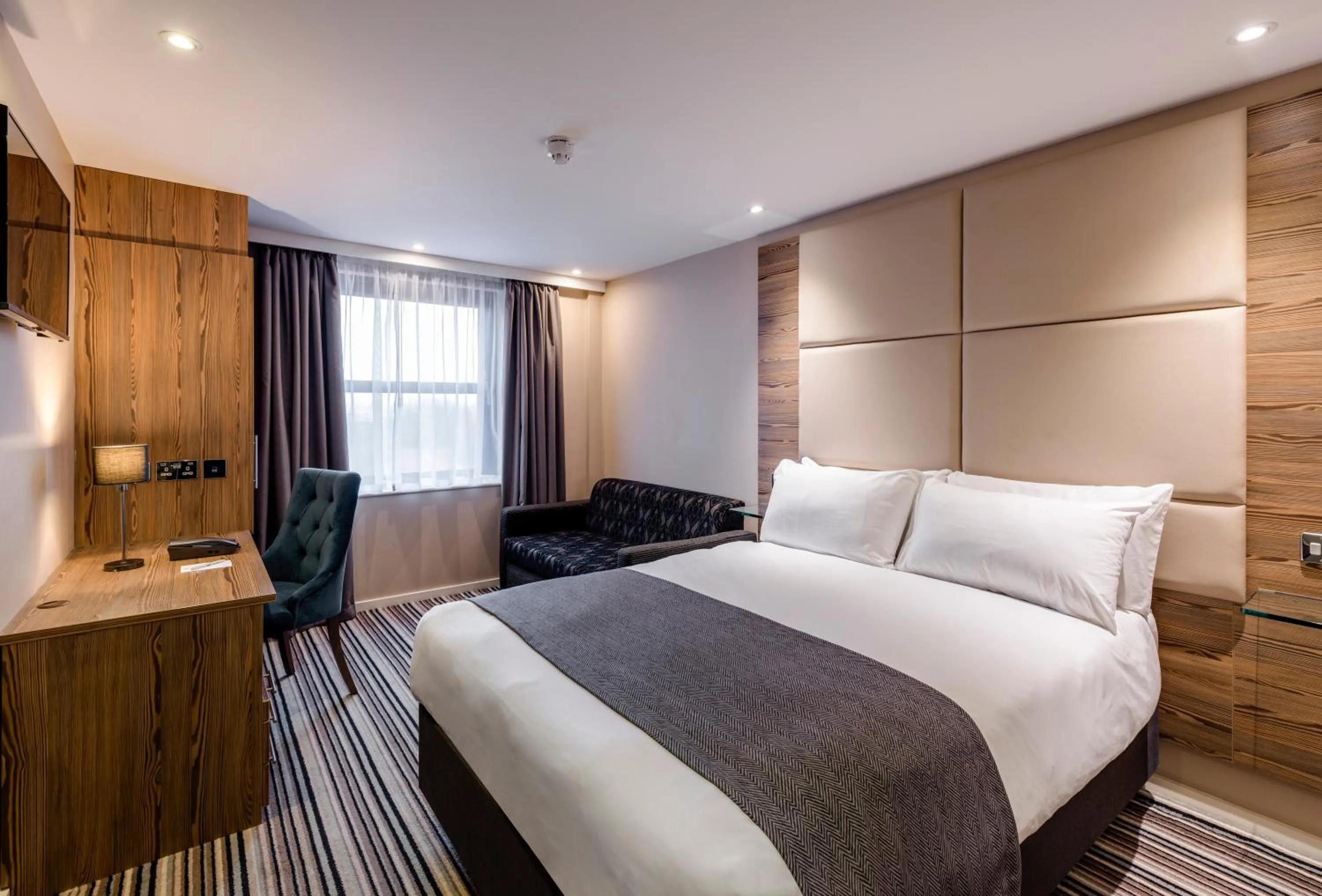 Photo of the whole room, Bed in Holiday Inn York City Centre by IHG