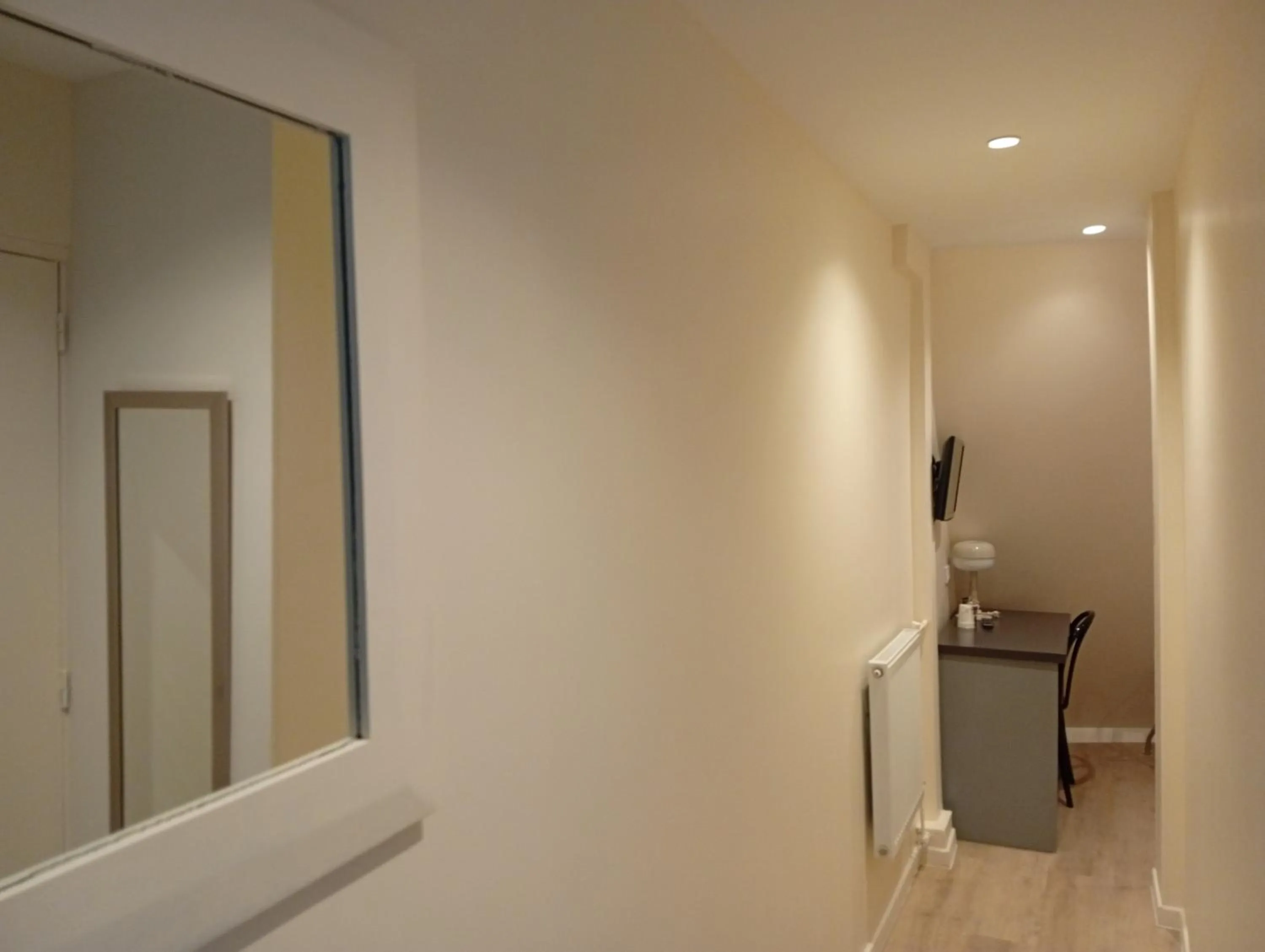 Coffee/tea facilities in Hipotel Paris Voltaire Bastille