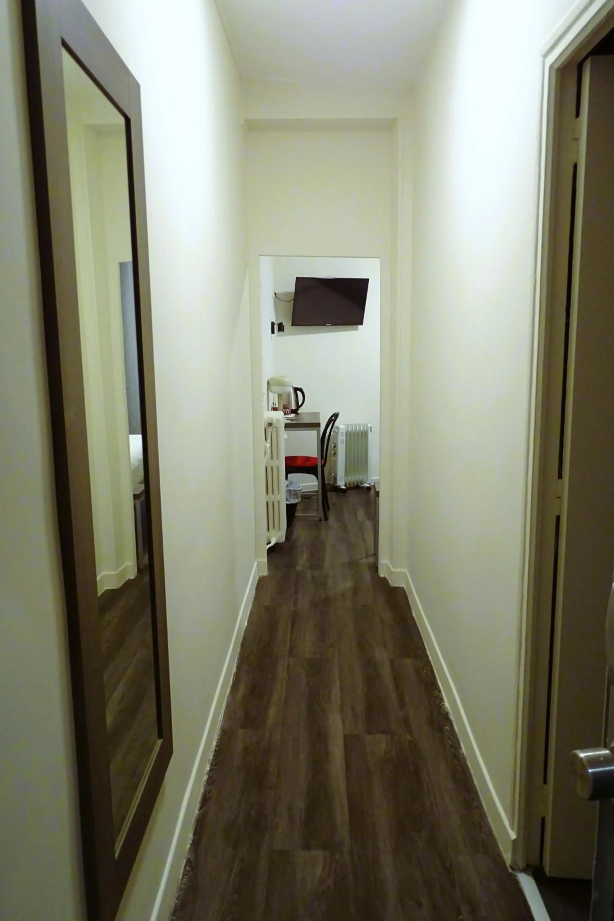 Bedroom in Hipotel Paris Voltaire Bastille