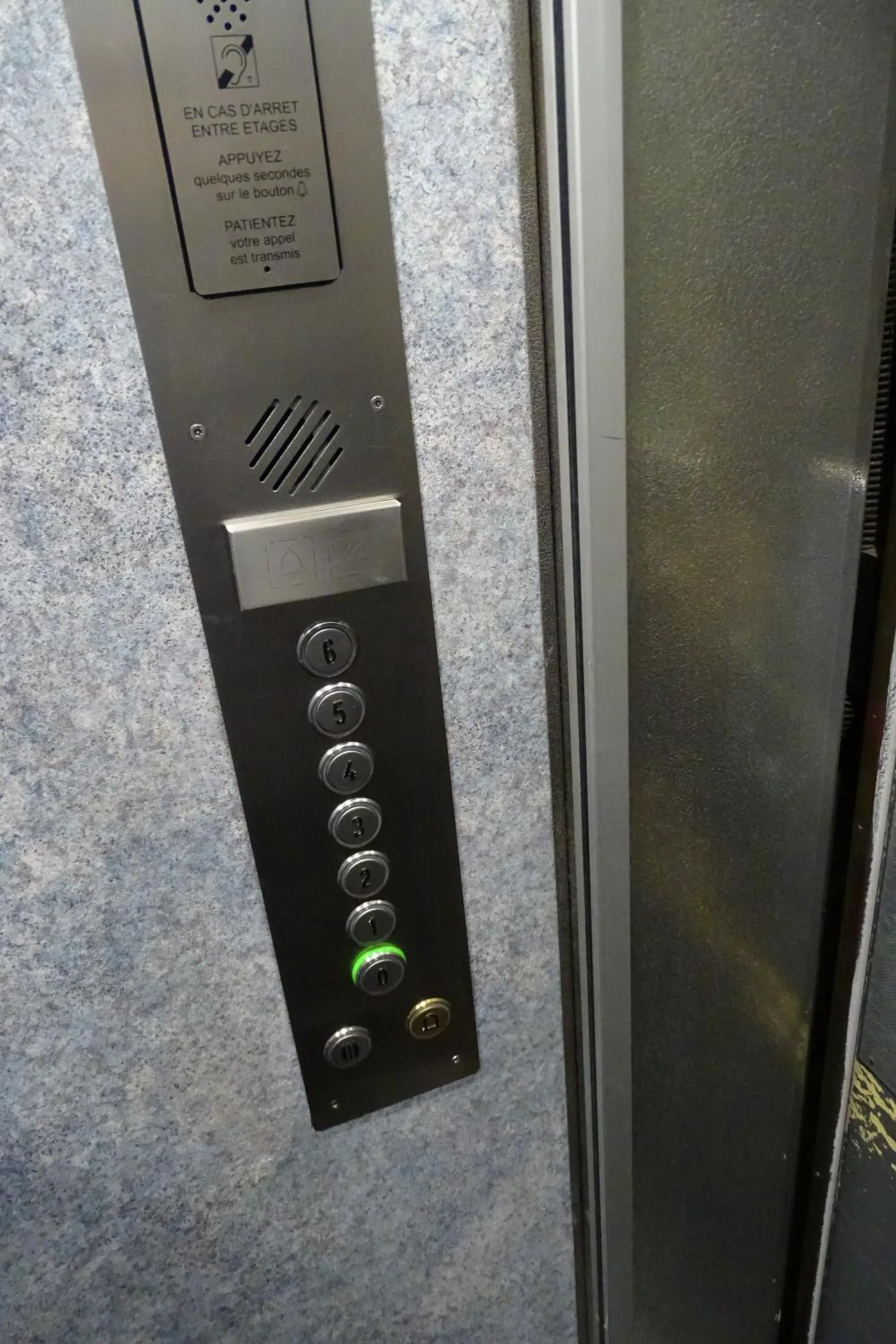 elevator in Hipotel Paris Voltaire Bastille