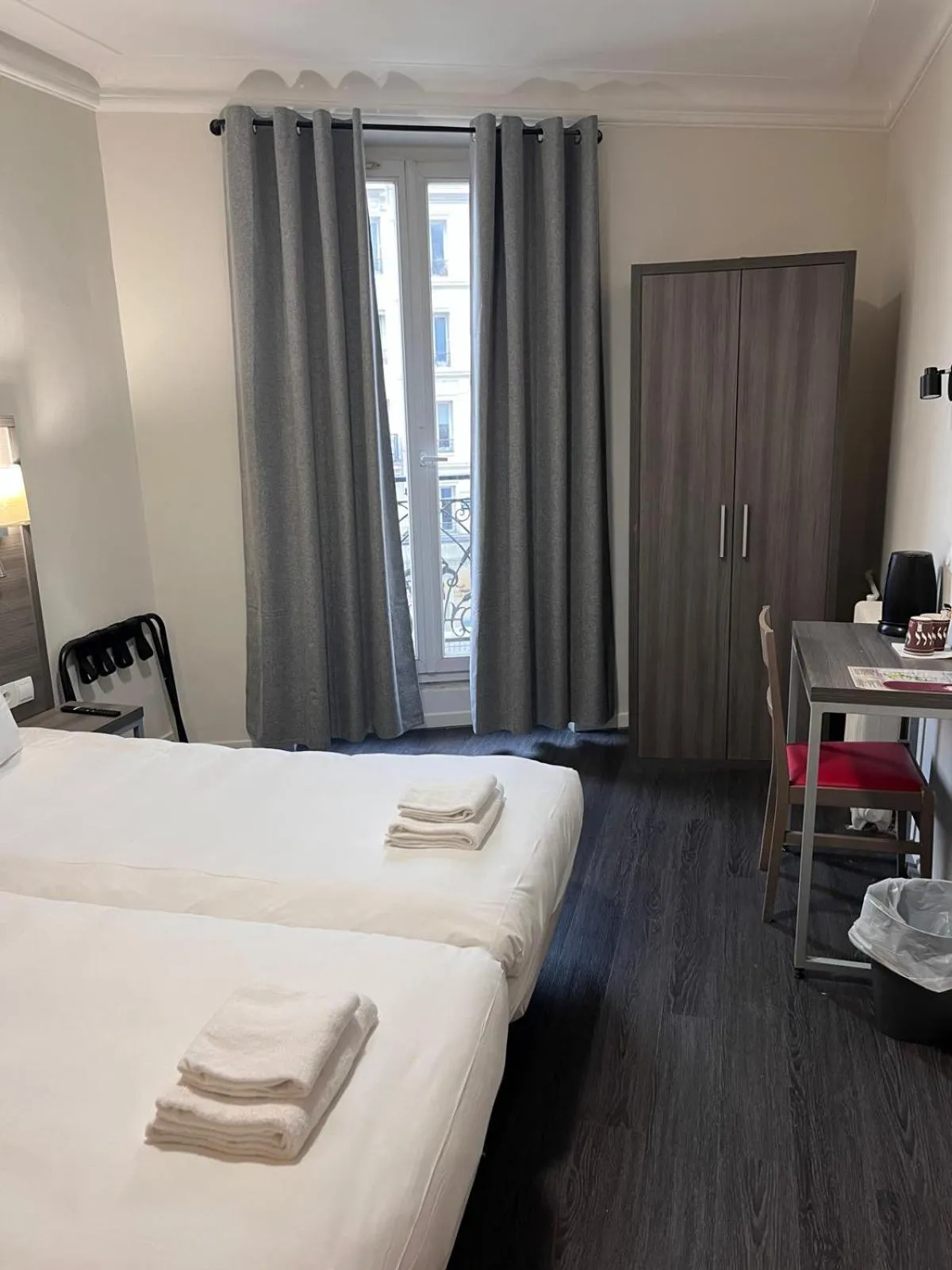 Bed in Hipotel Paris Voltaire Bastille