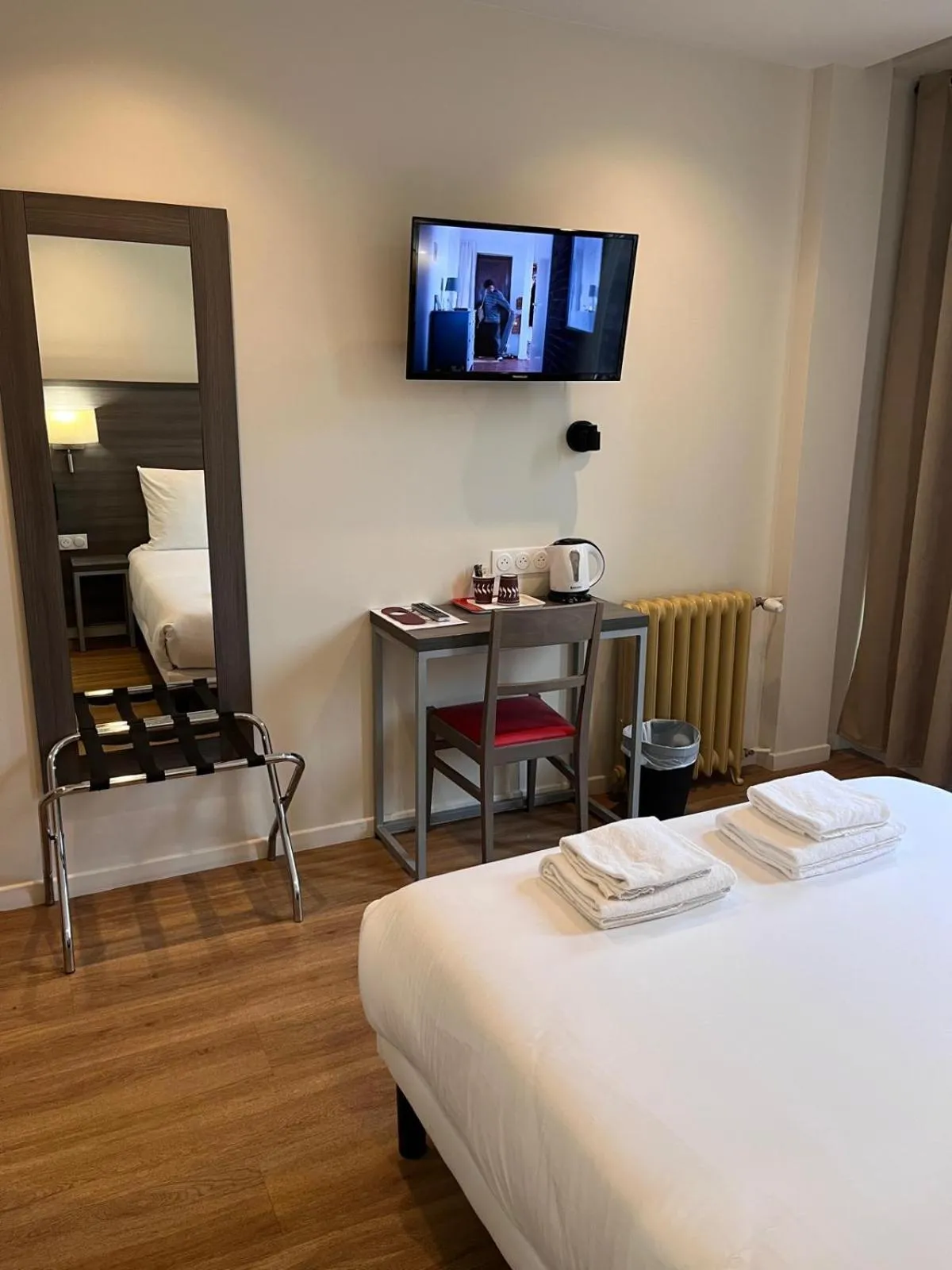 Bed in Hipotel Paris Voltaire Bastille