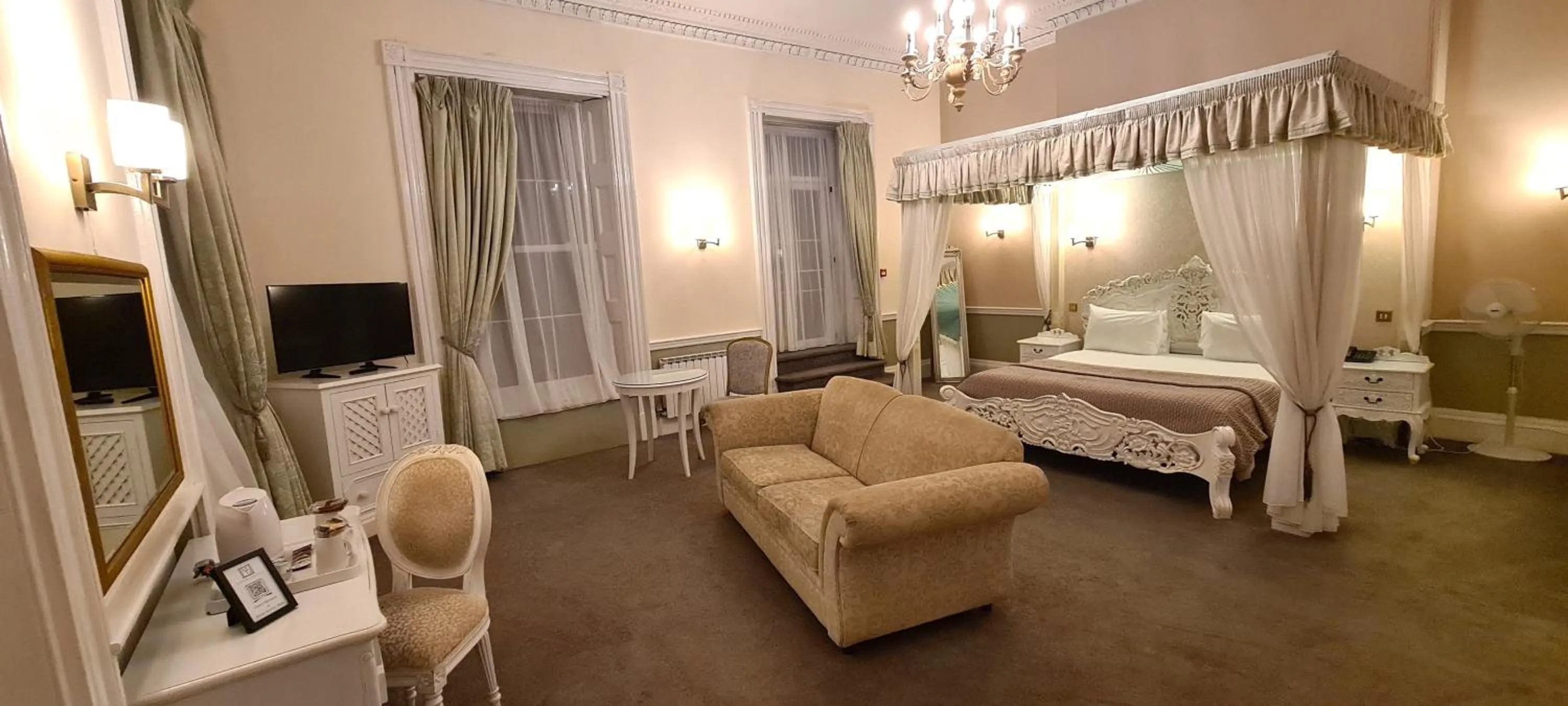 Bedroom, Bed in Manor Of Groves Hotel, Golf & Health Club