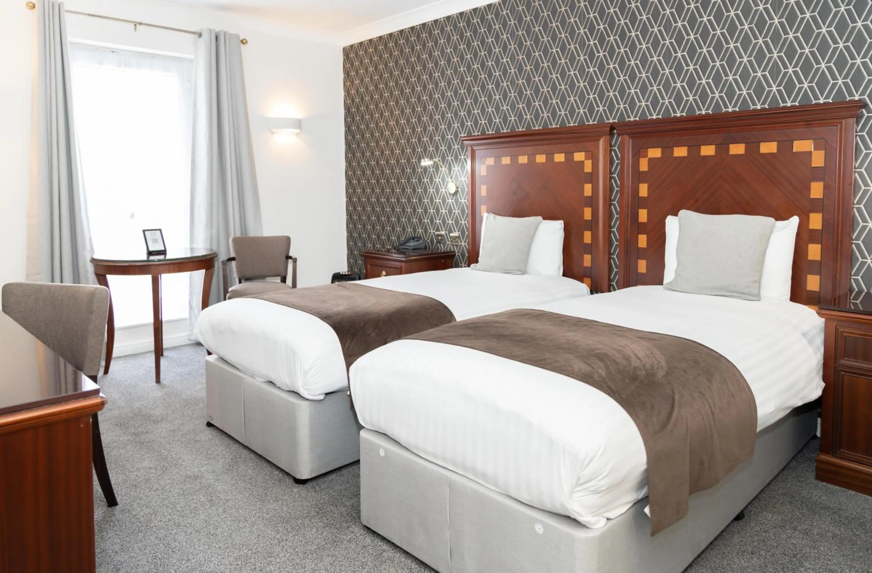 Bedroom, Bed in Manor Of Groves Hotel, Golf & Health Club