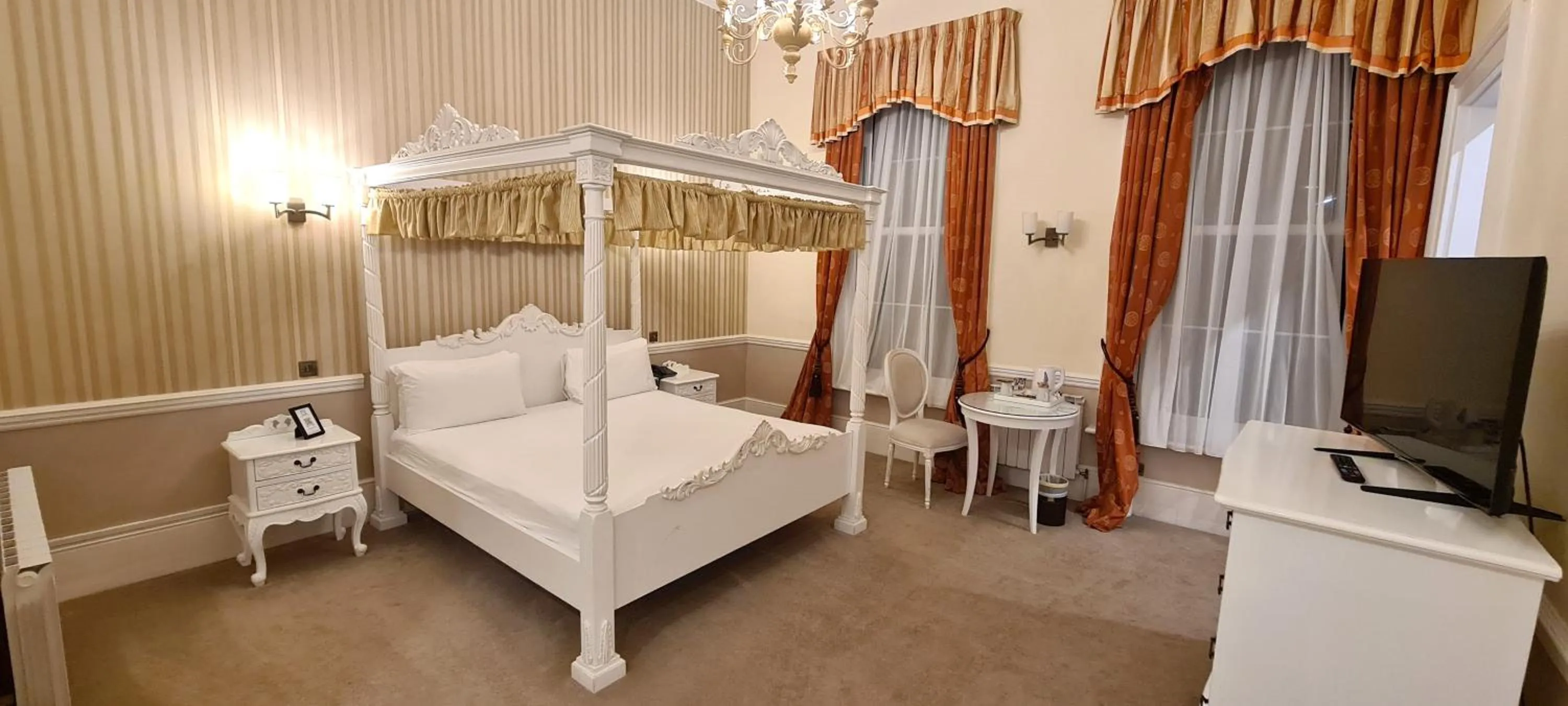Bedroom, Bed in Manor Of Groves Hotel, Golf & Health Club