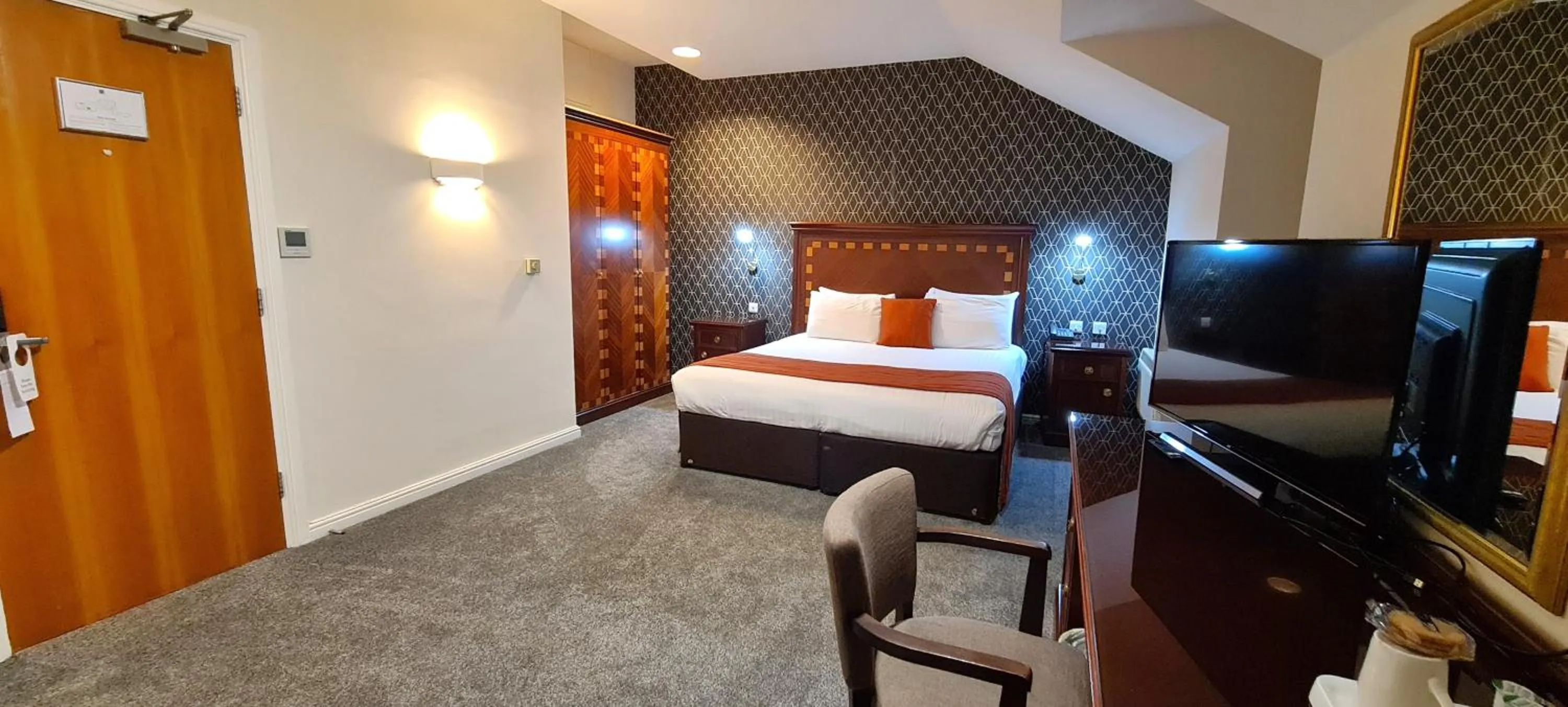 Bedroom, Bed in Manor Of Groves Hotel, Golf & Health Club