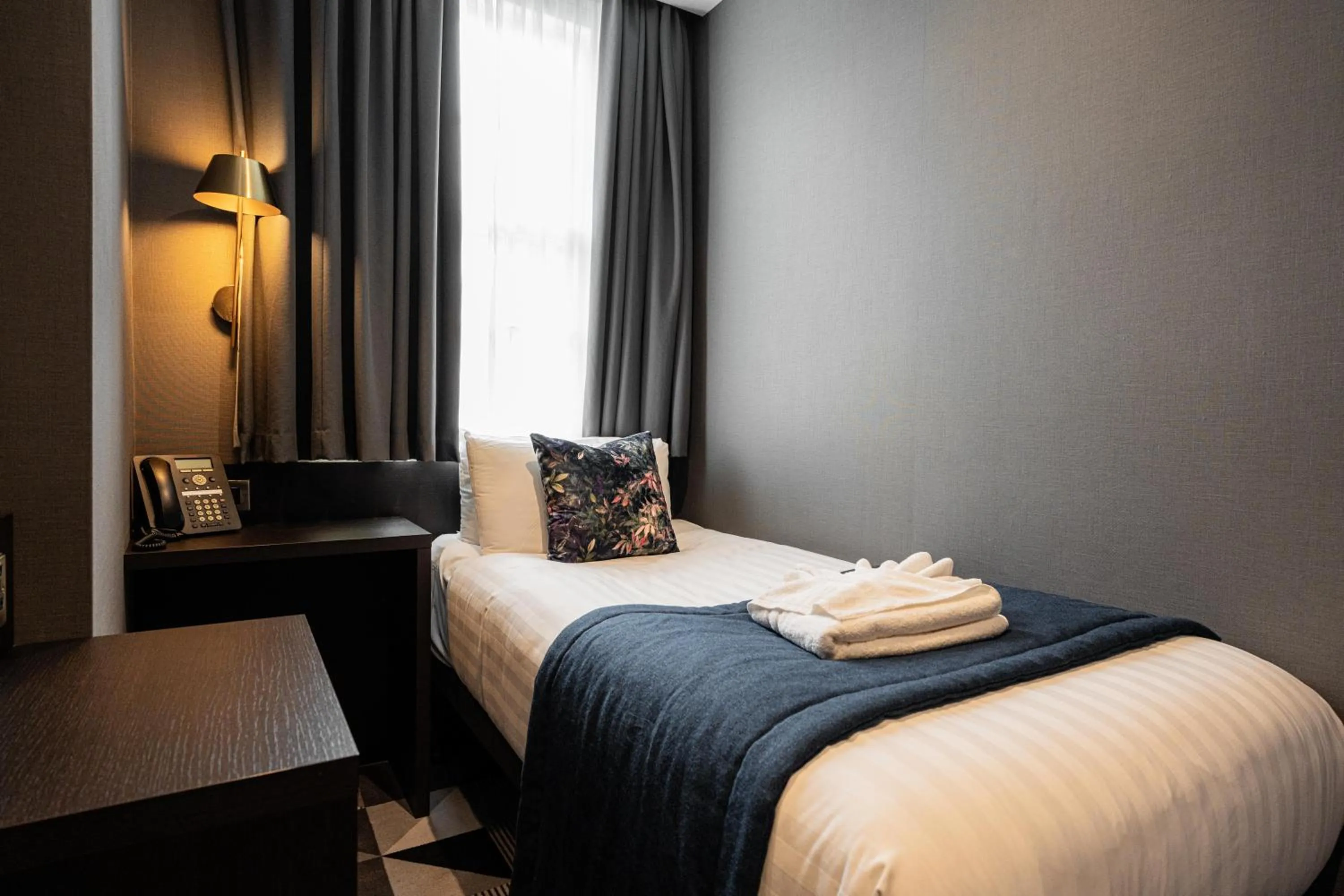 Bed in The House on Warwick