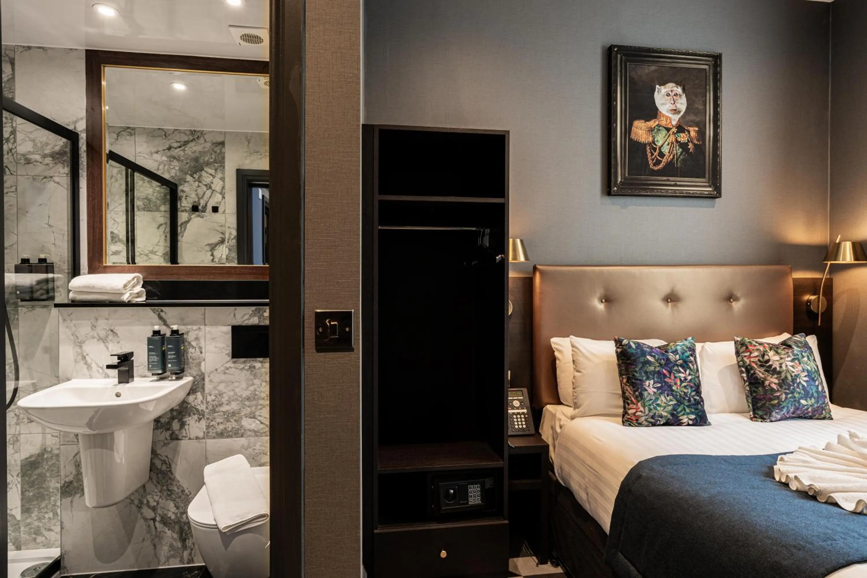 Bed in The House on Warwick