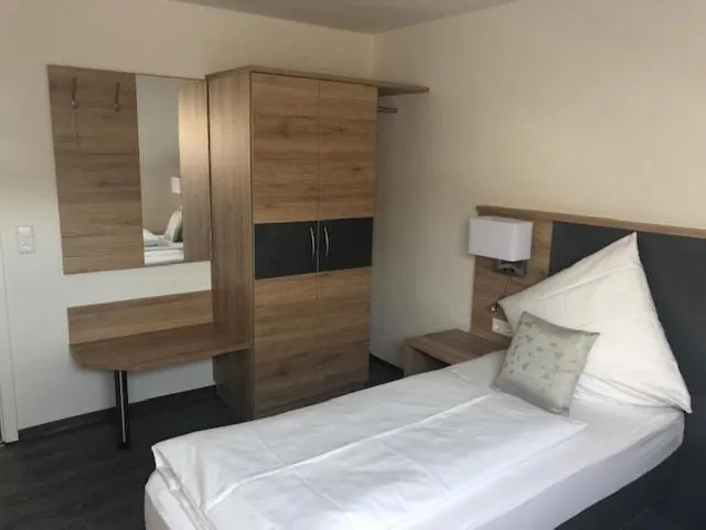 Bedroom, Bed in Hotel Lamm