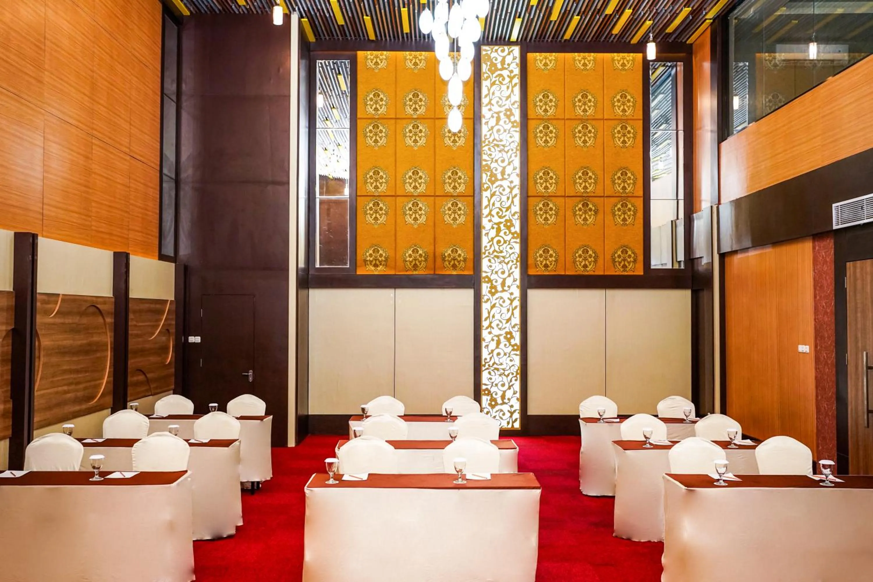 Business facilities in JLE'S Hotel