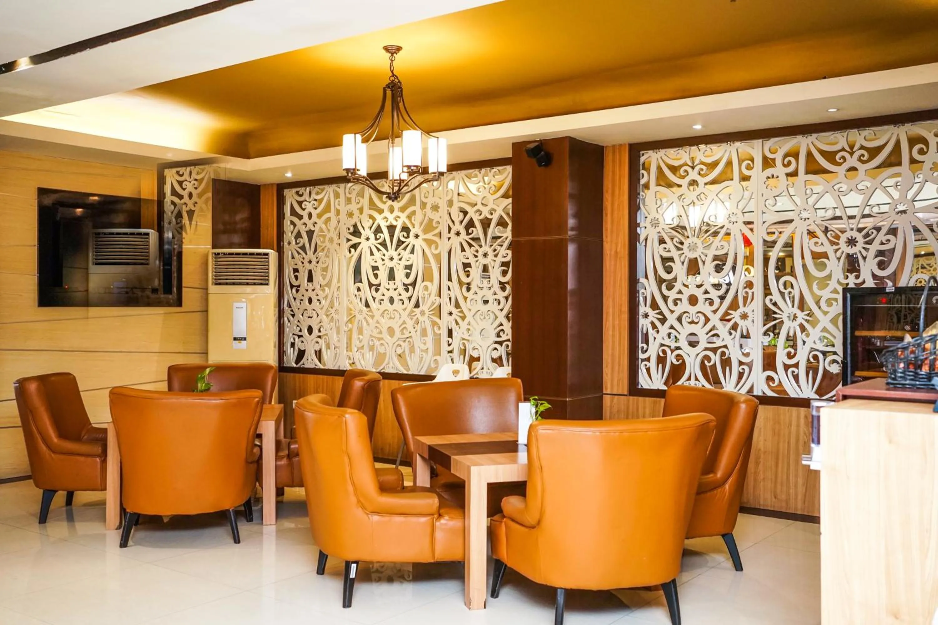 Lounge or bar in JLE'S Hotel