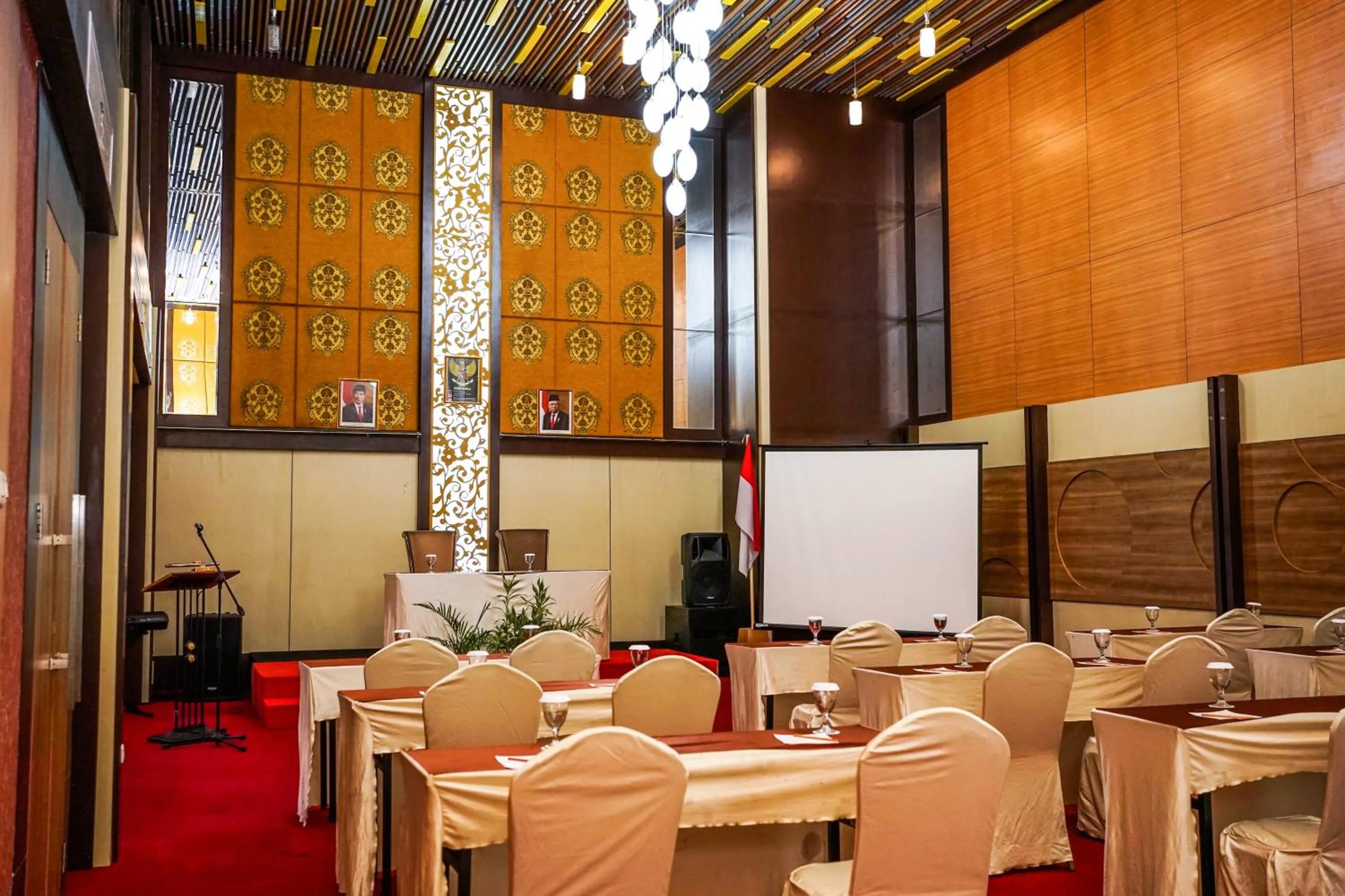 Meeting/conference room in JLE'S Hotel