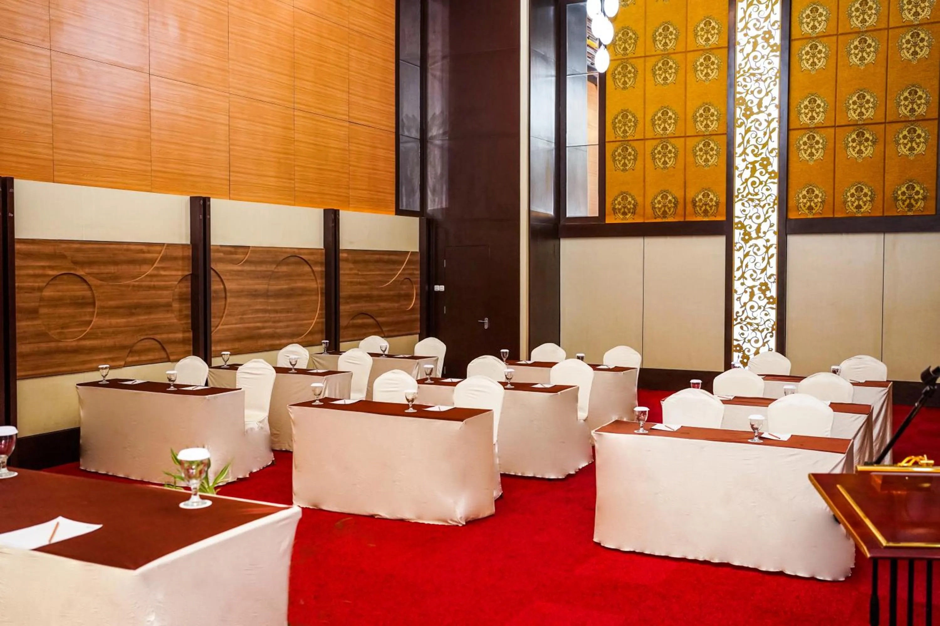 Banquet/Function facilities in JLE'S Hotel