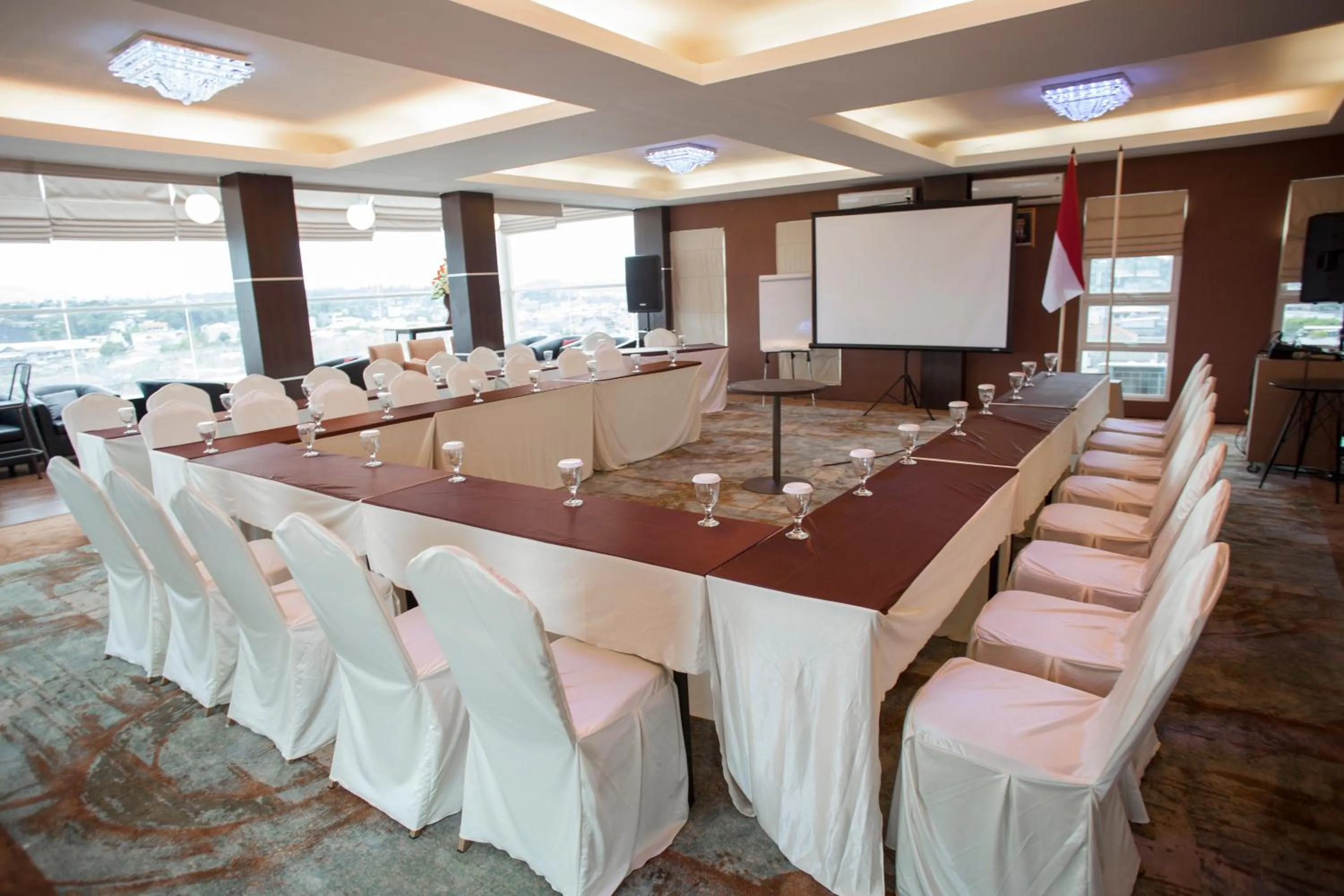 Business facilities in JLE'S Hotel