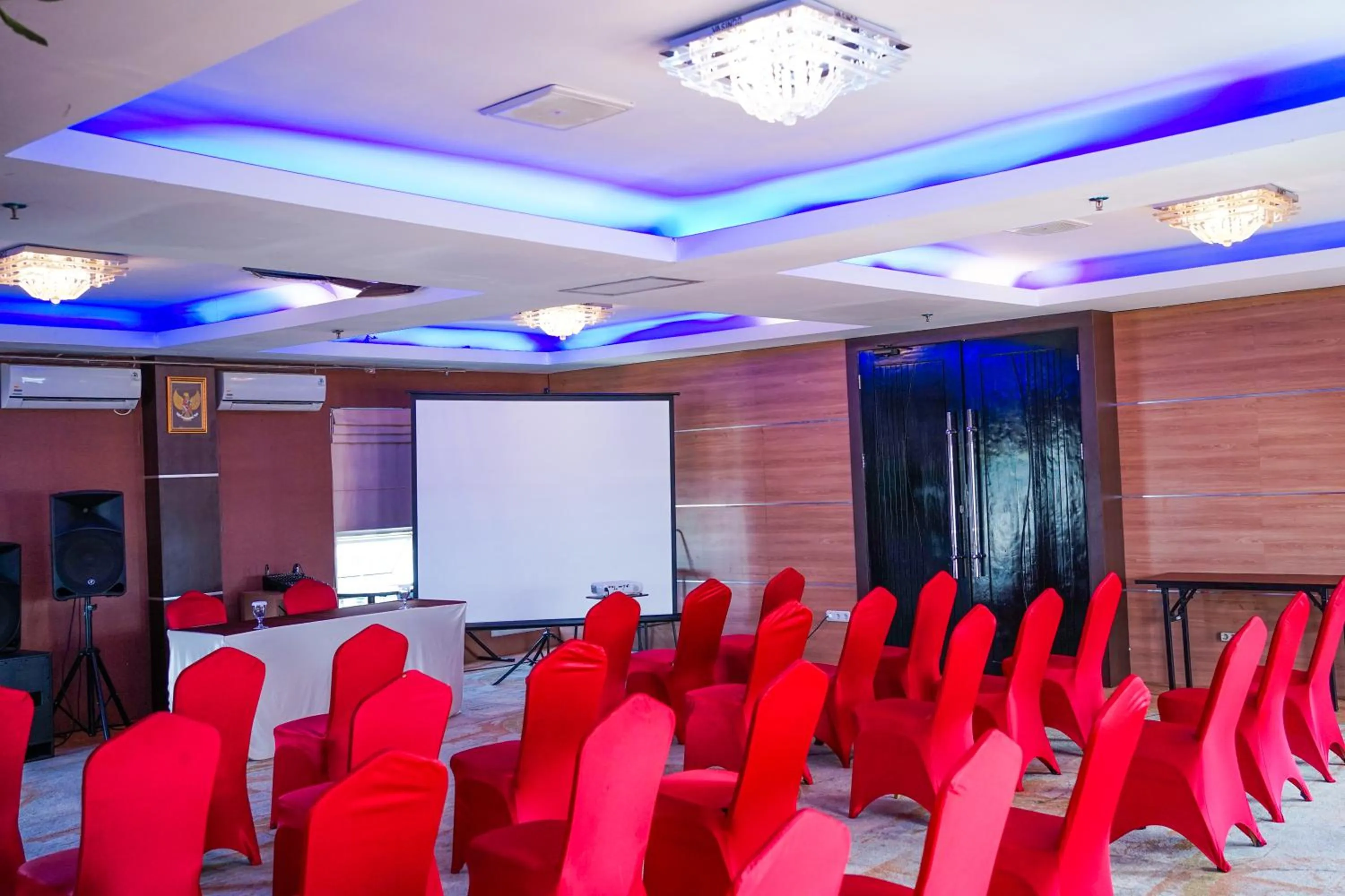 Meeting/conference room in JLE'S Hotel