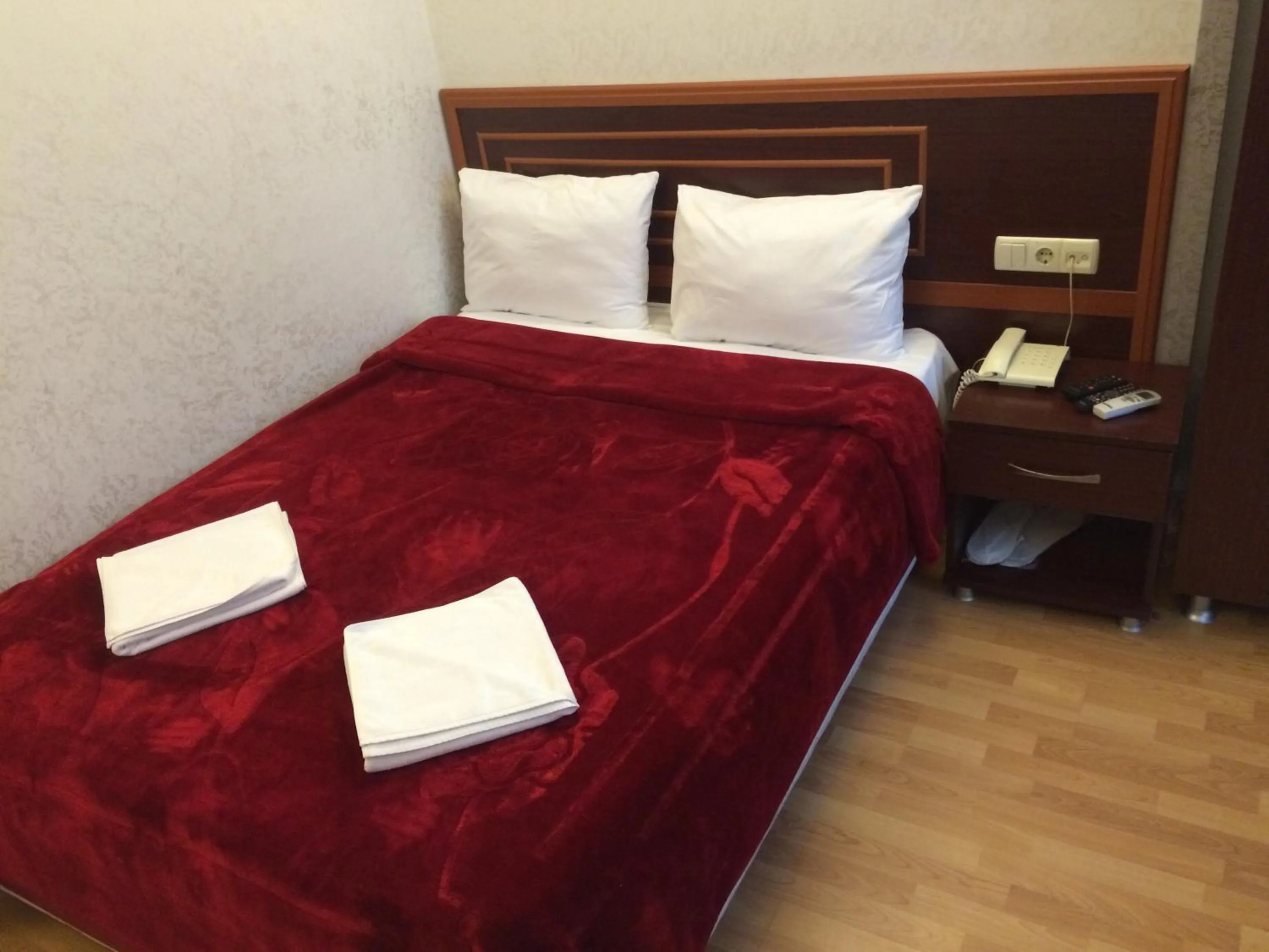 Bedroom, Bed in Red White Hotel