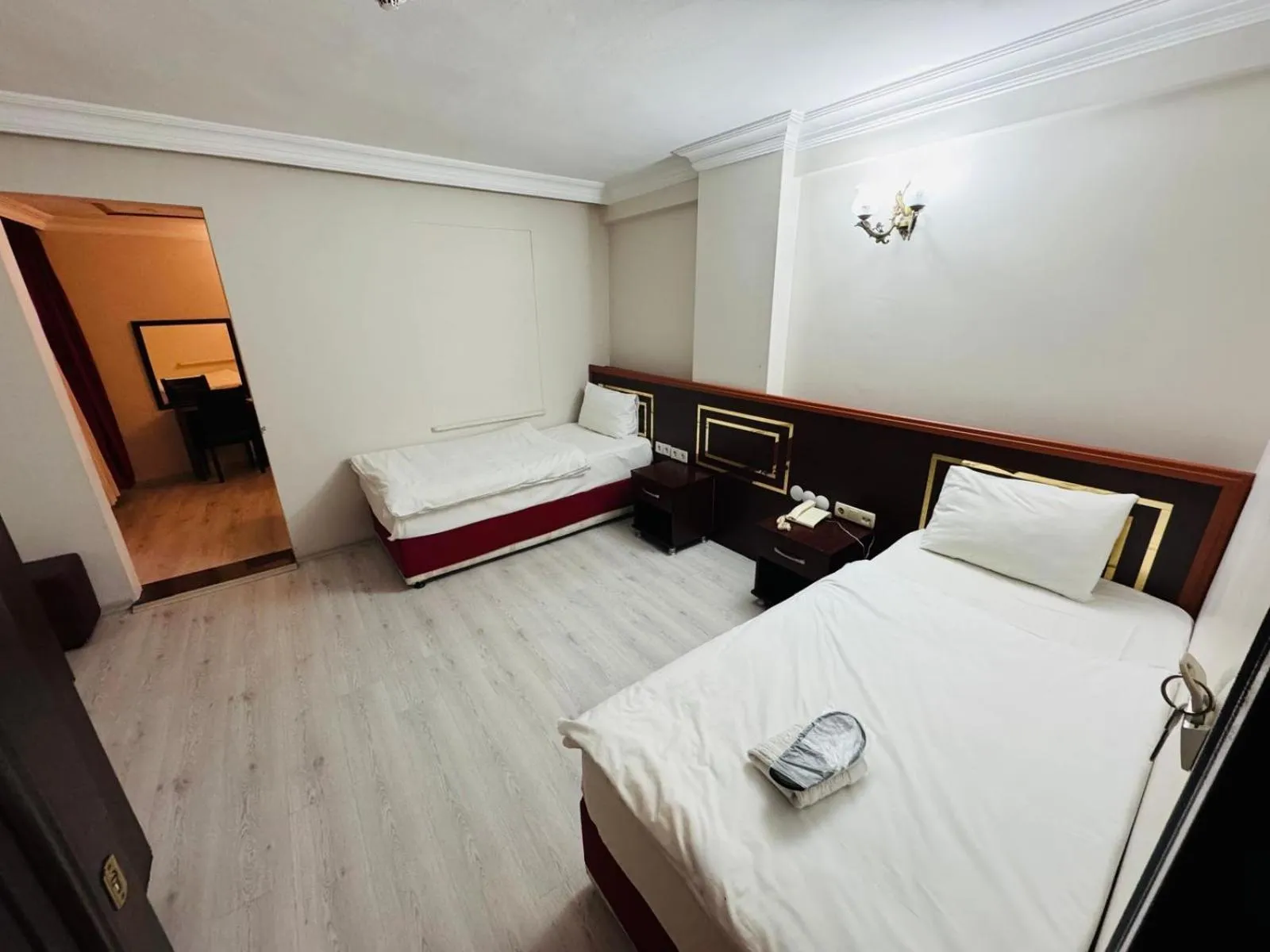 Living room, Bed in Red White Hotel