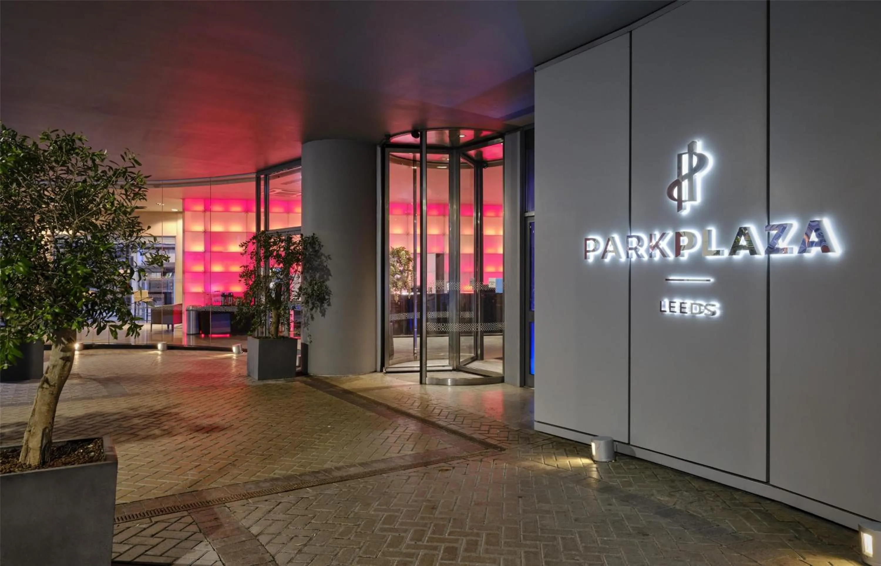 Property building in Park Plaza Leeds