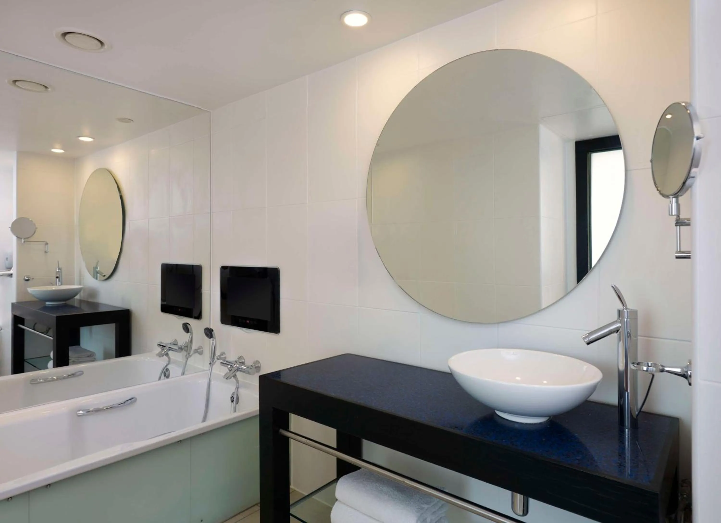 Bathroom in Park Plaza Leeds