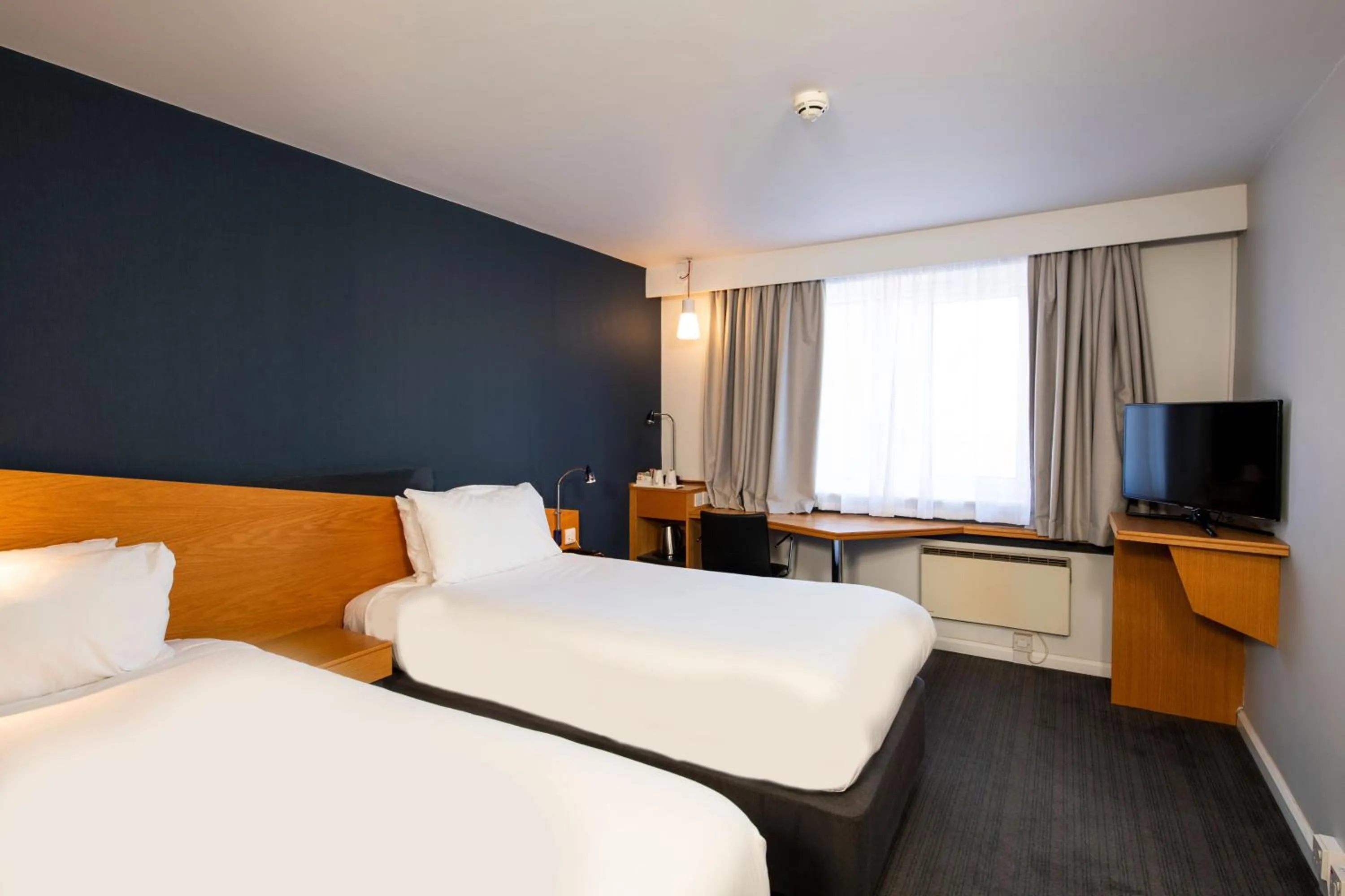 Bedroom, Bed in Holiday Inn Express Birmingham Oldbury by IHG
