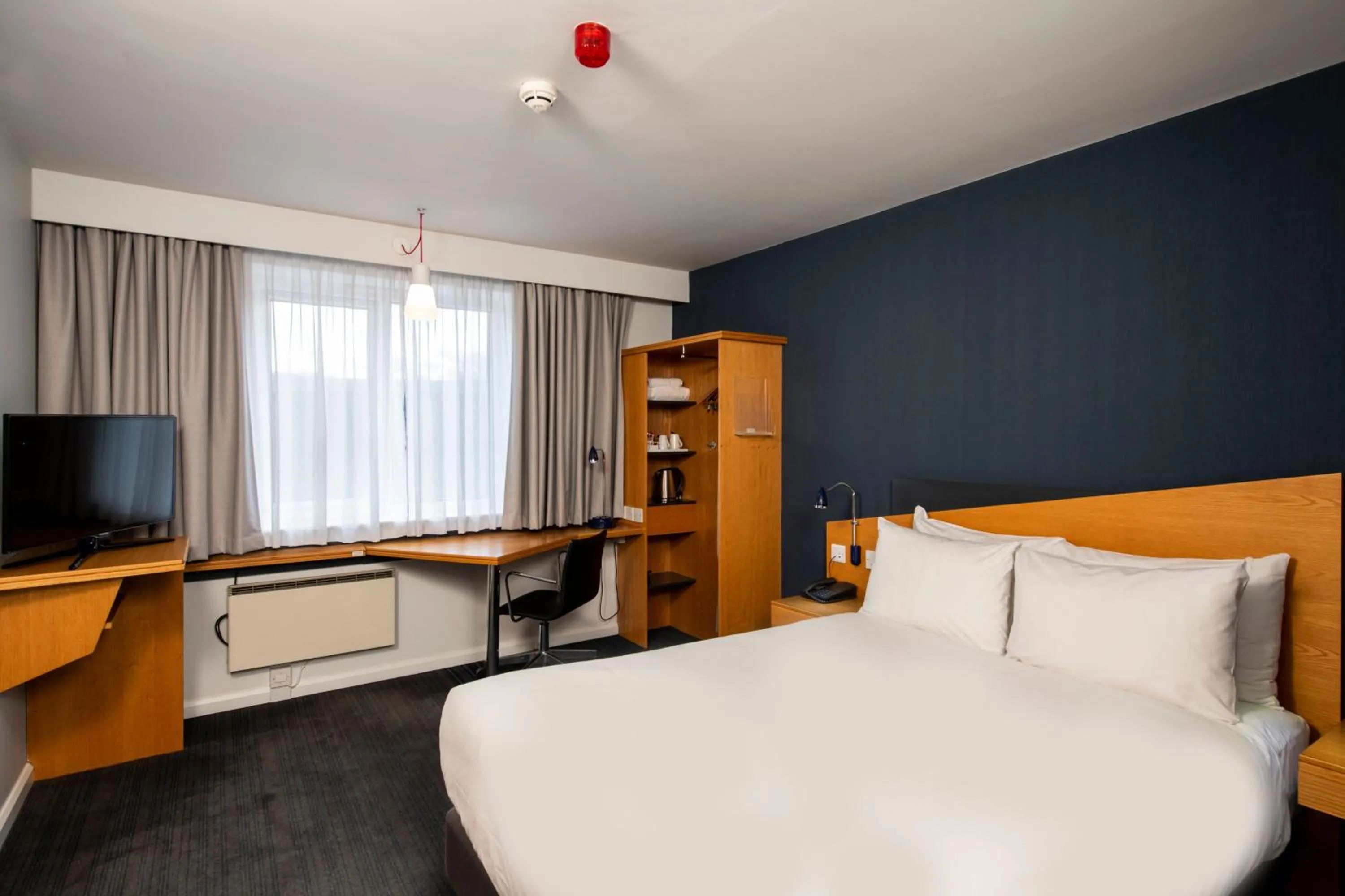 Bedroom, Bed in Holiday Inn Express Birmingham Oldbury by IHG