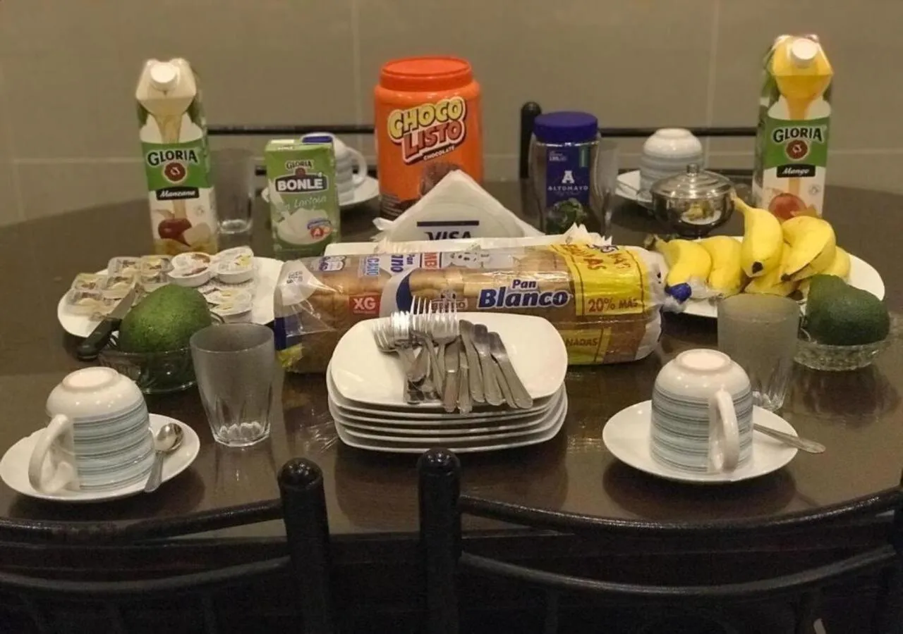 Coffee/tea facilities in Lima House Hostel