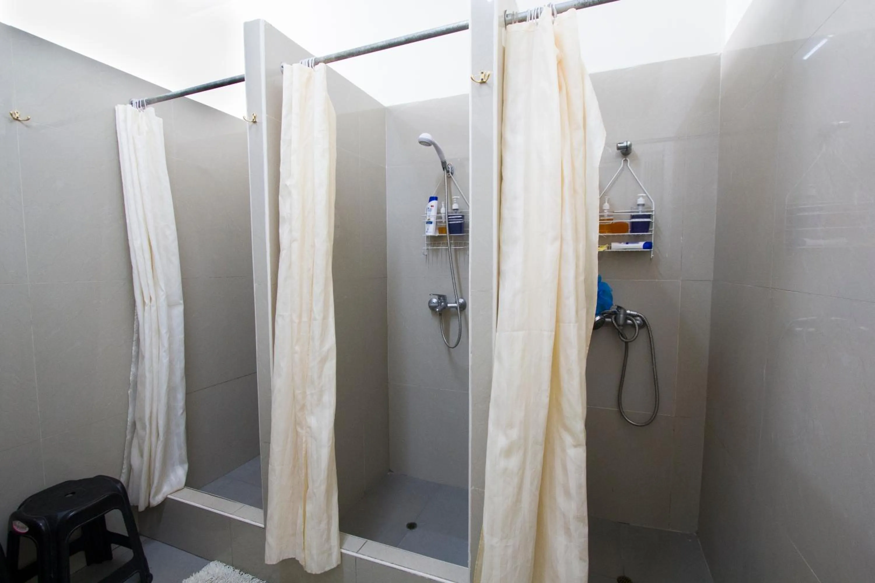 Shower in Lima House Hostel