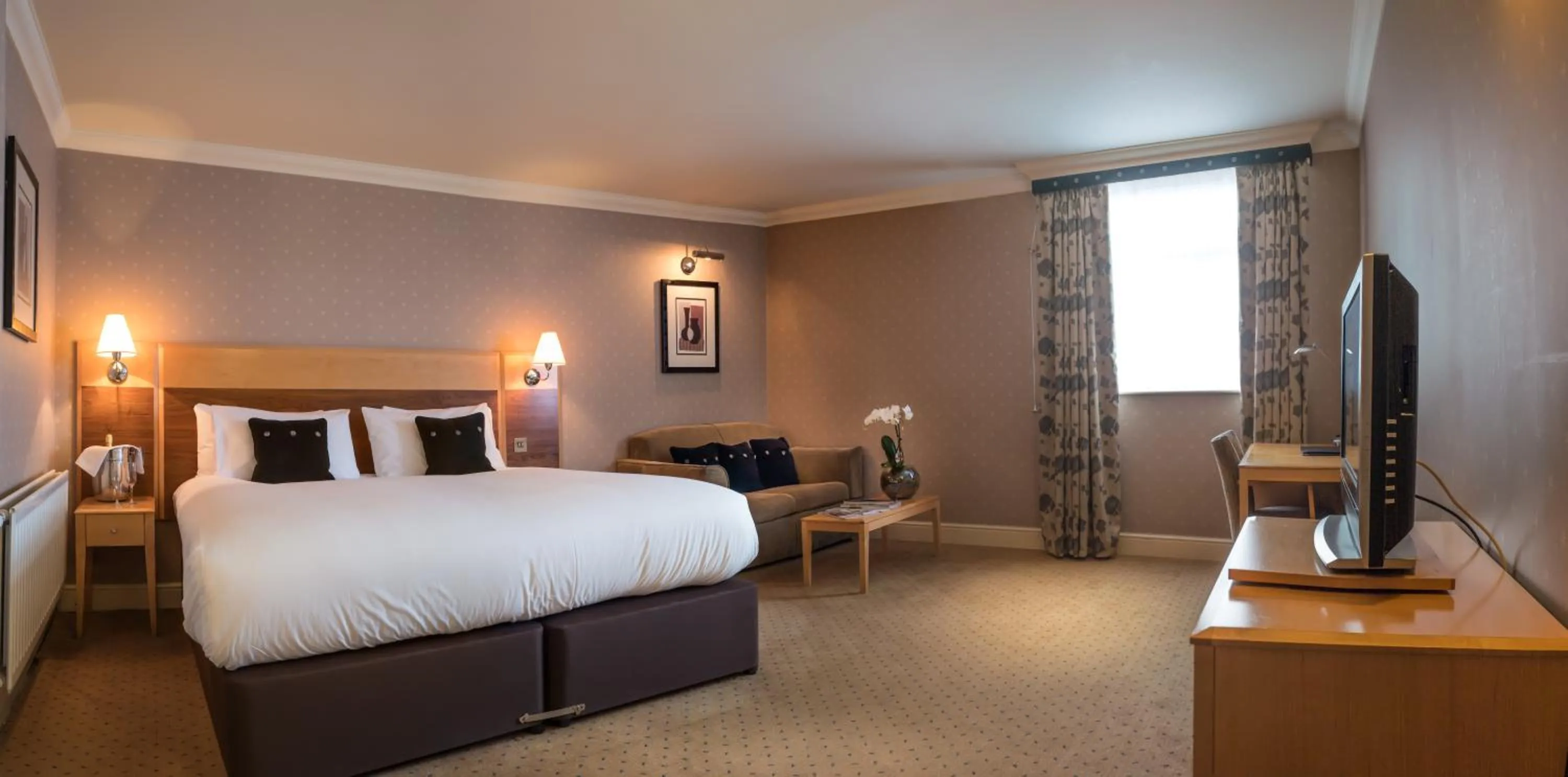 Photo of the whole room, Bed in Apollo Hotel