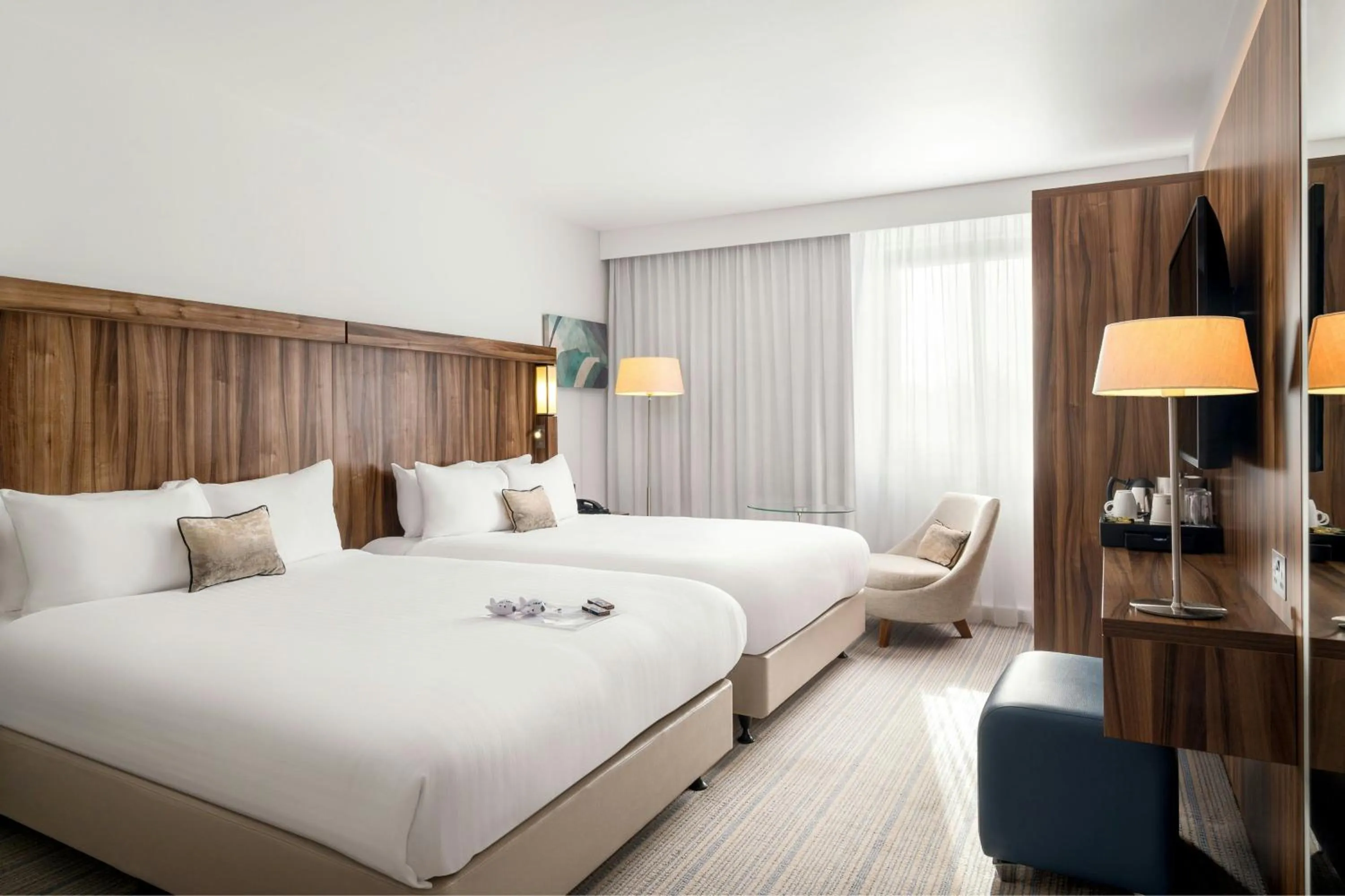 Photo of the whole room, Bed in Courtyard by Marriott Glasgow Airport