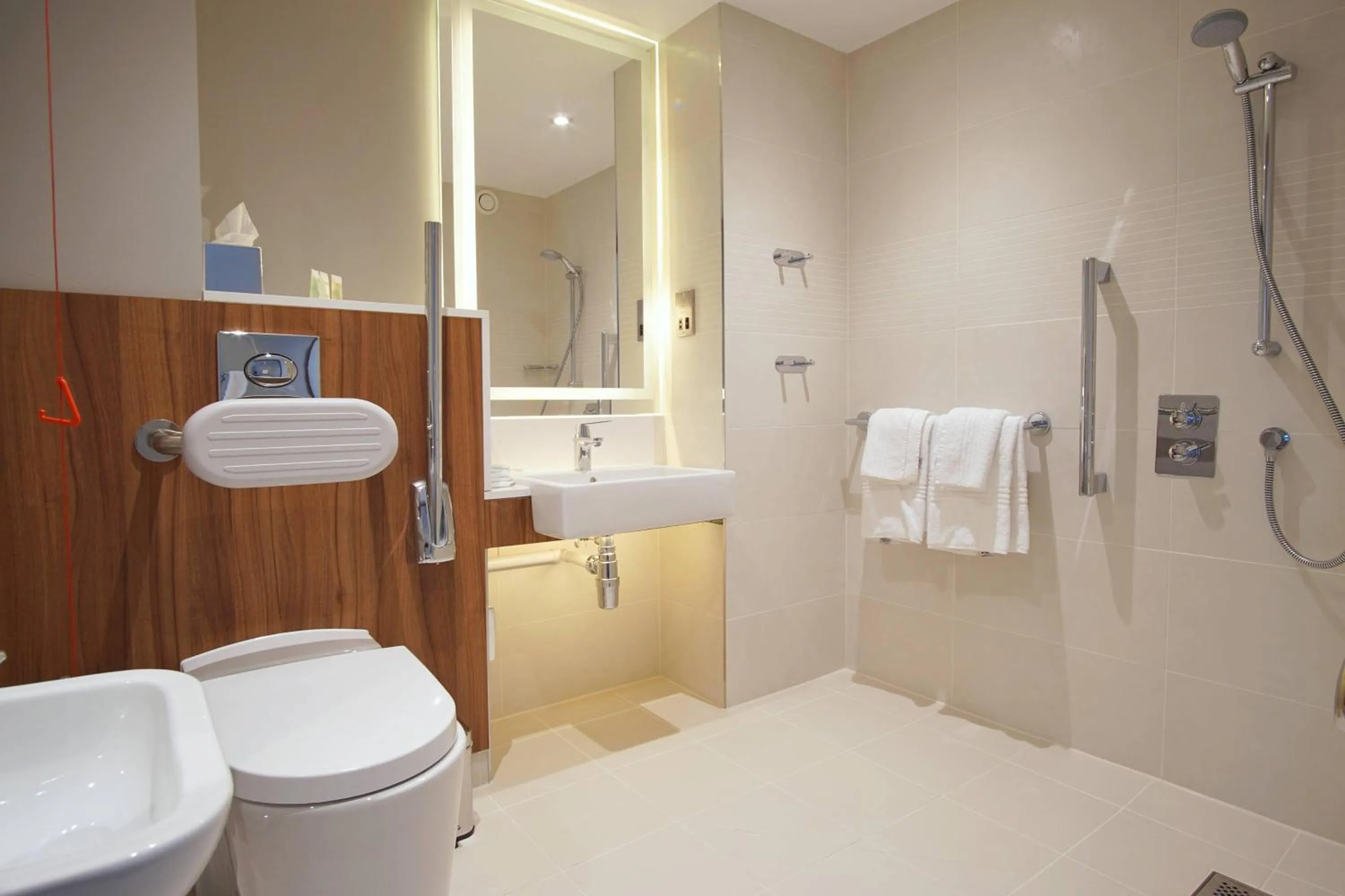 Bathroom in Courtyard by Marriott Glasgow Airport
