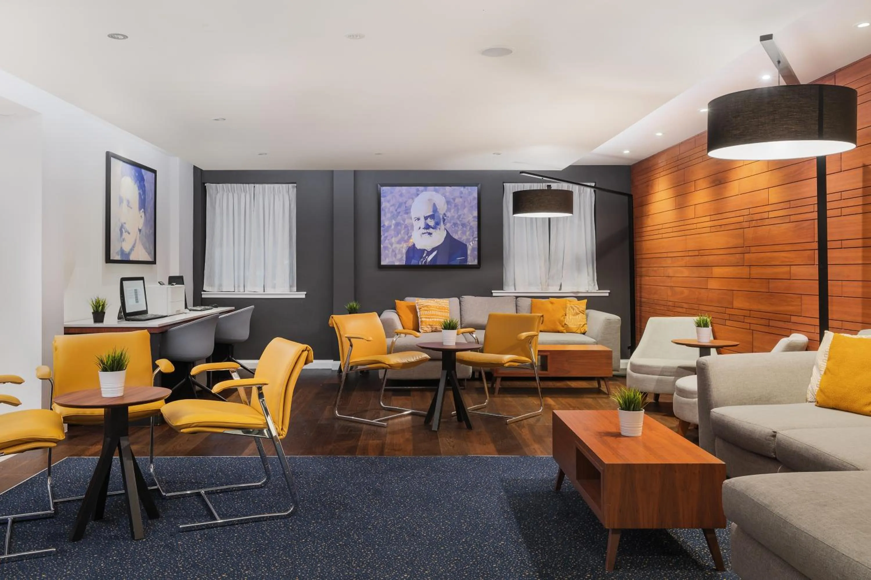 Lounge or bar in Courtyard by Marriott Glasgow Airport