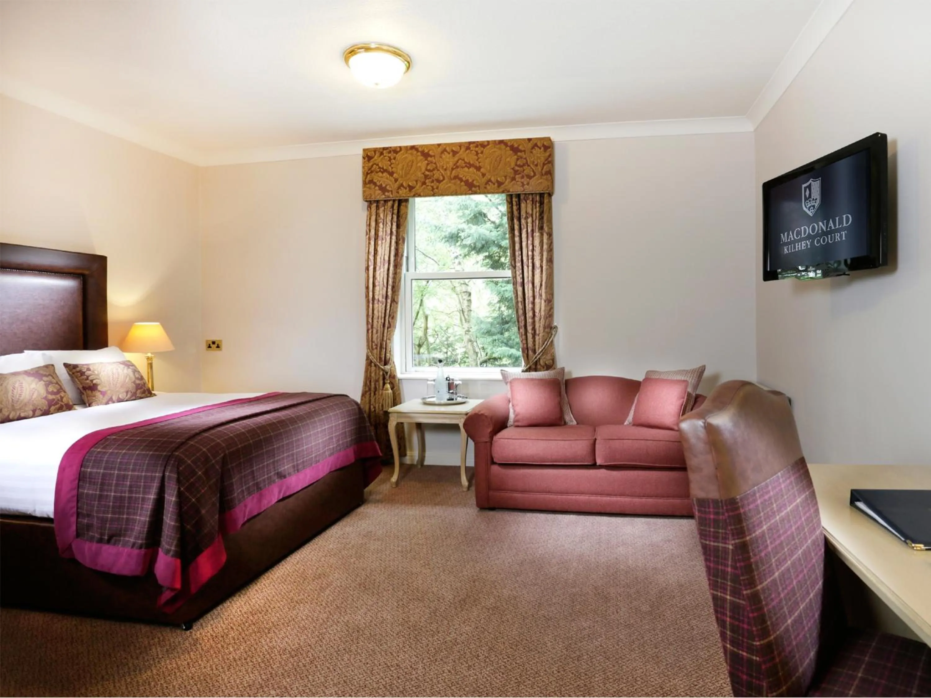 Bedroom, Bed in Macdonald Kilhey Court Hotel