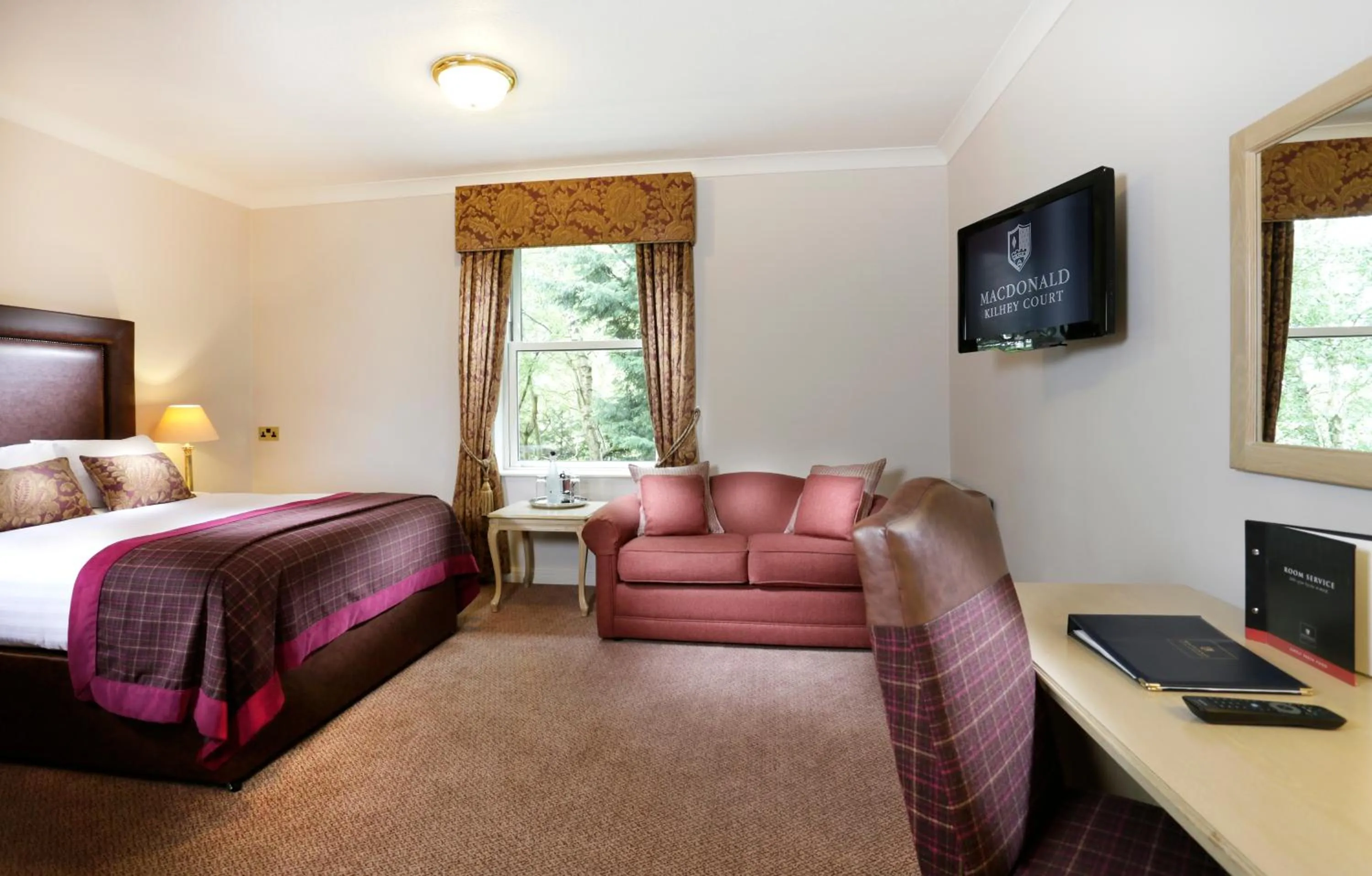 Bedroom, Bed in Macdonald Kilhey Court Hotel