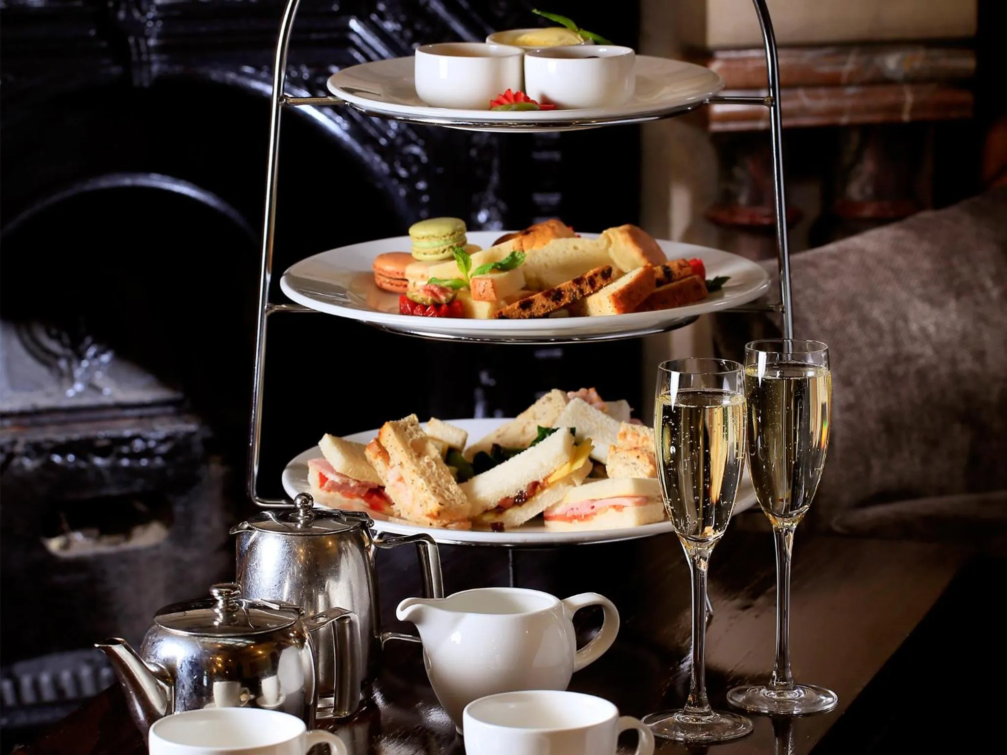 Restaurant/places to eat in Macdonald Kilhey Court Hotel