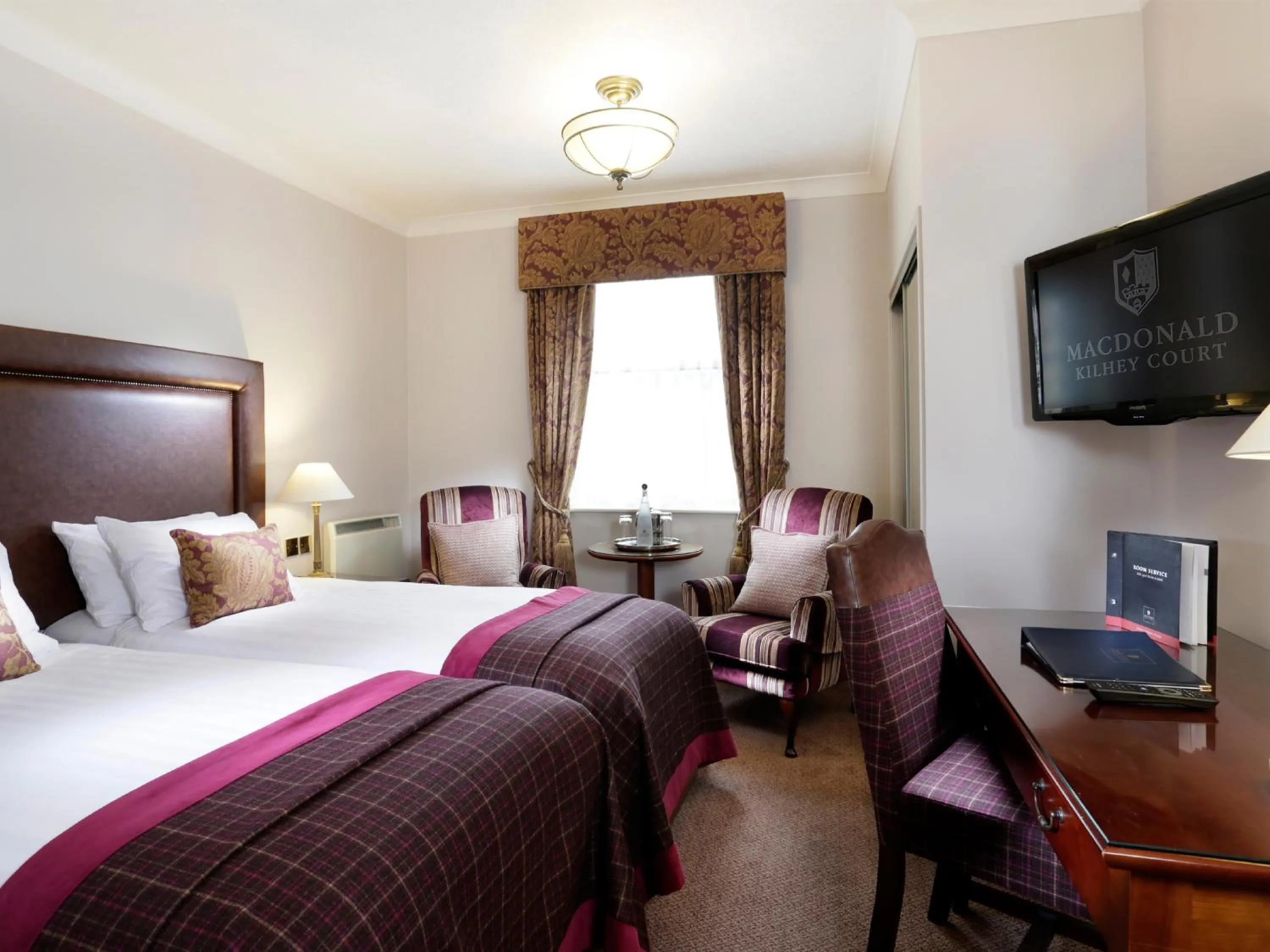 Bedroom, Bed in Macdonald Kilhey Court Hotel