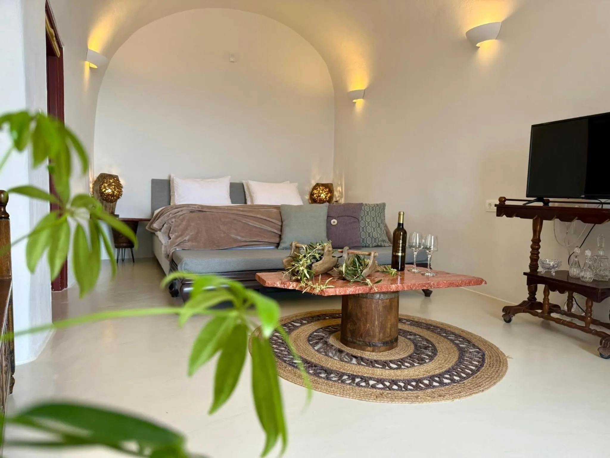 TV and multimedia in Elysian Santorini