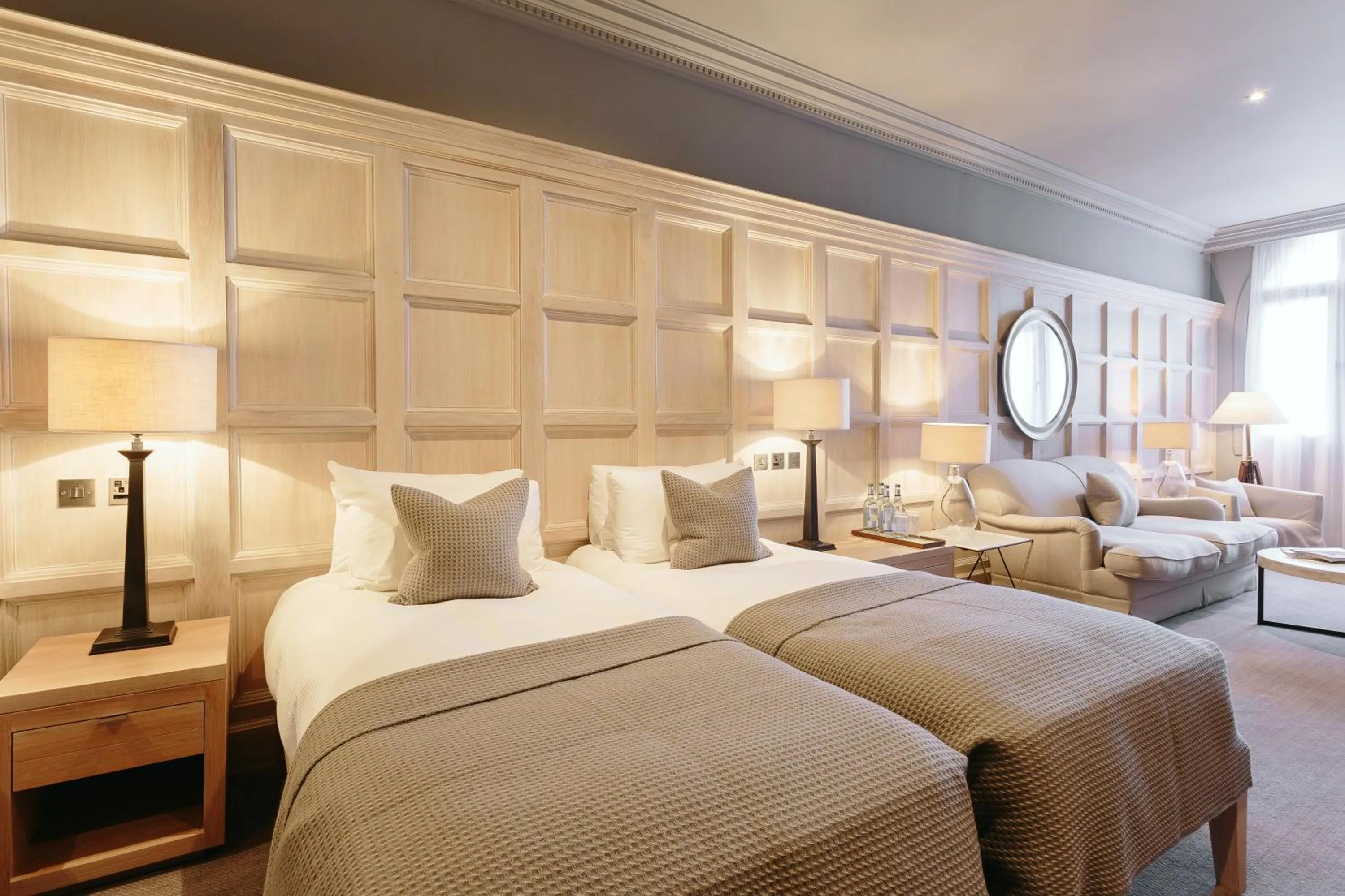 Seating area, Bed in The Scotsman Hotel